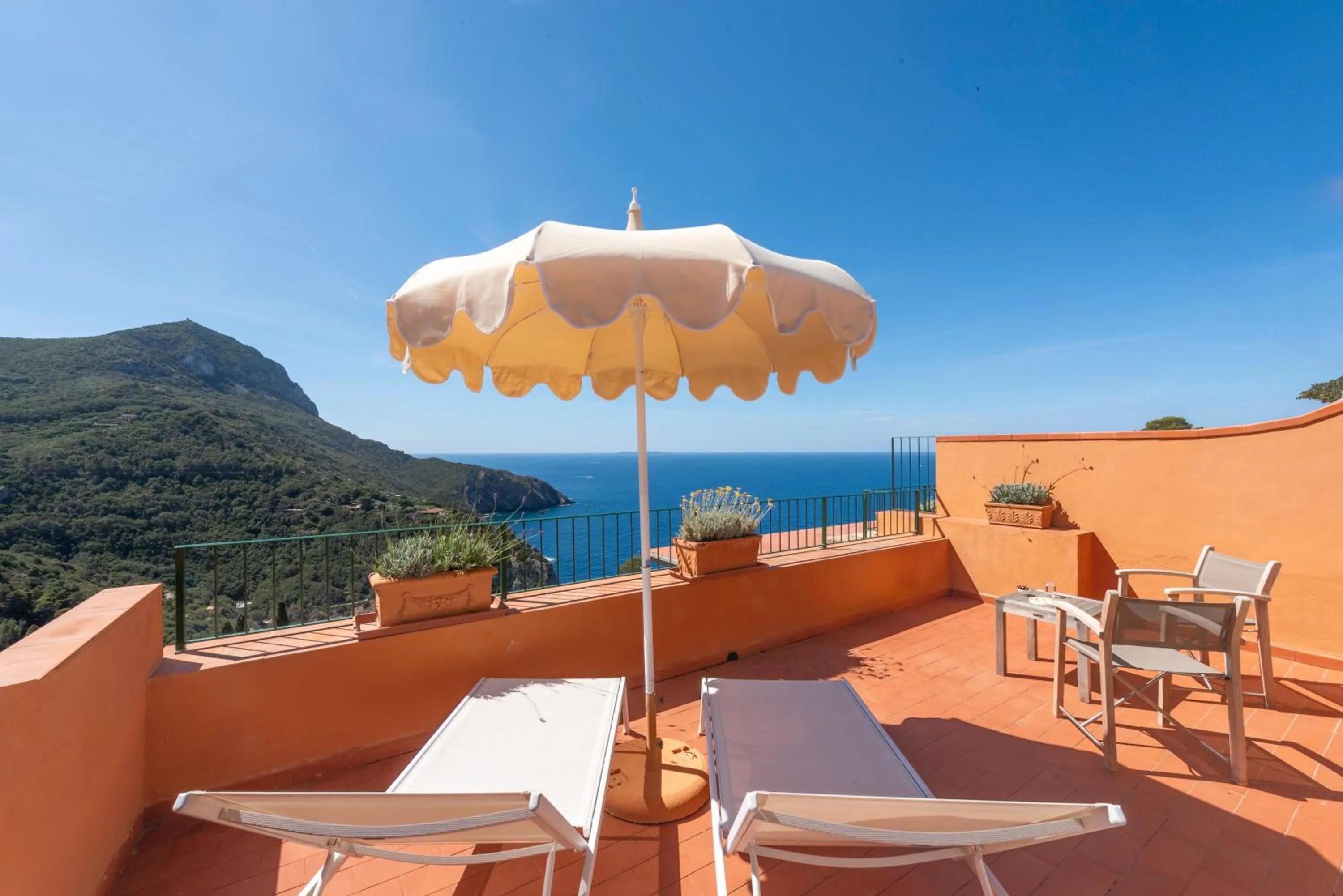 Natural landscape in Boutique Hotel Torre Di Cala Piccola