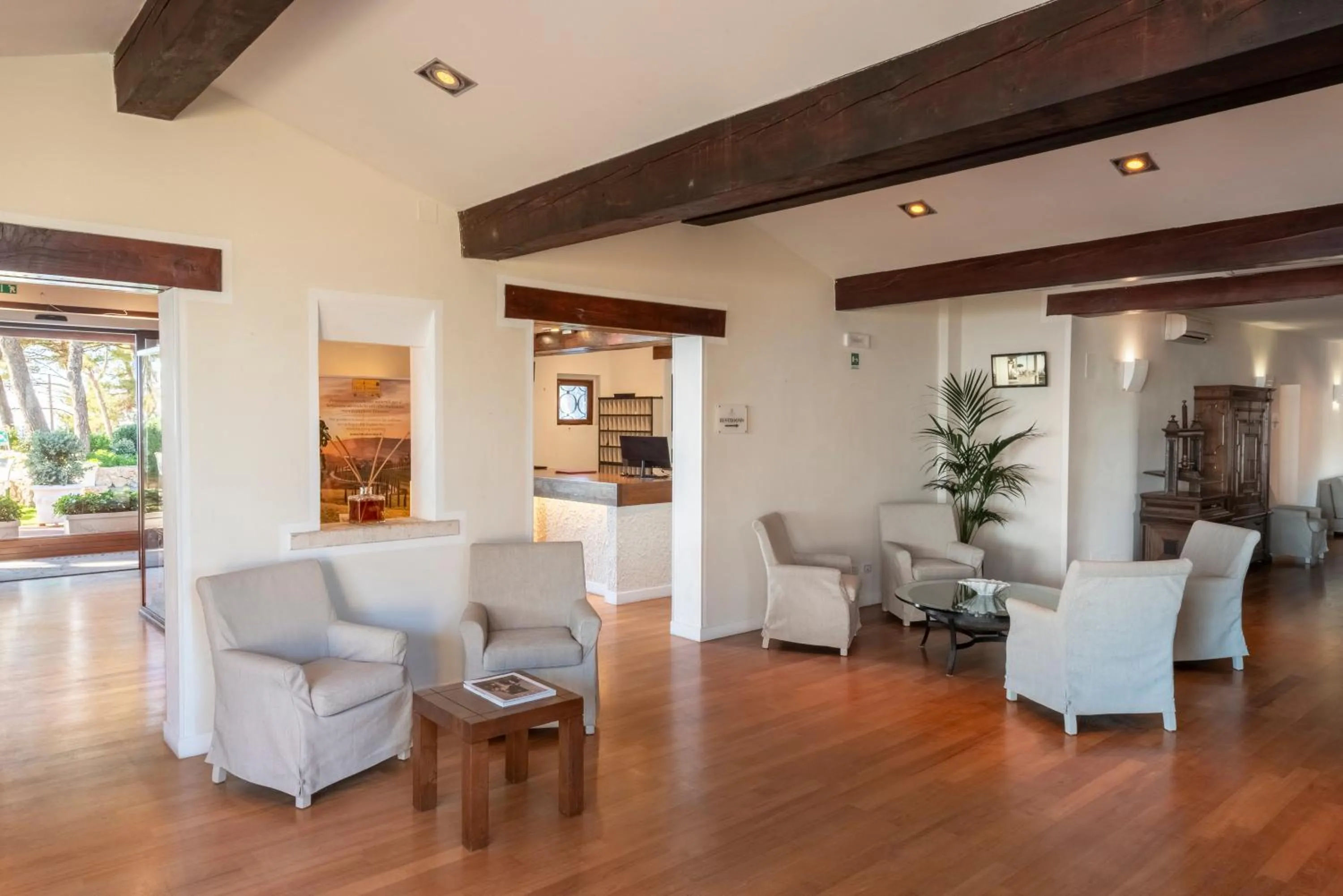 Lobby or reception in Boutique Hotel Torre Di Cala Piccola