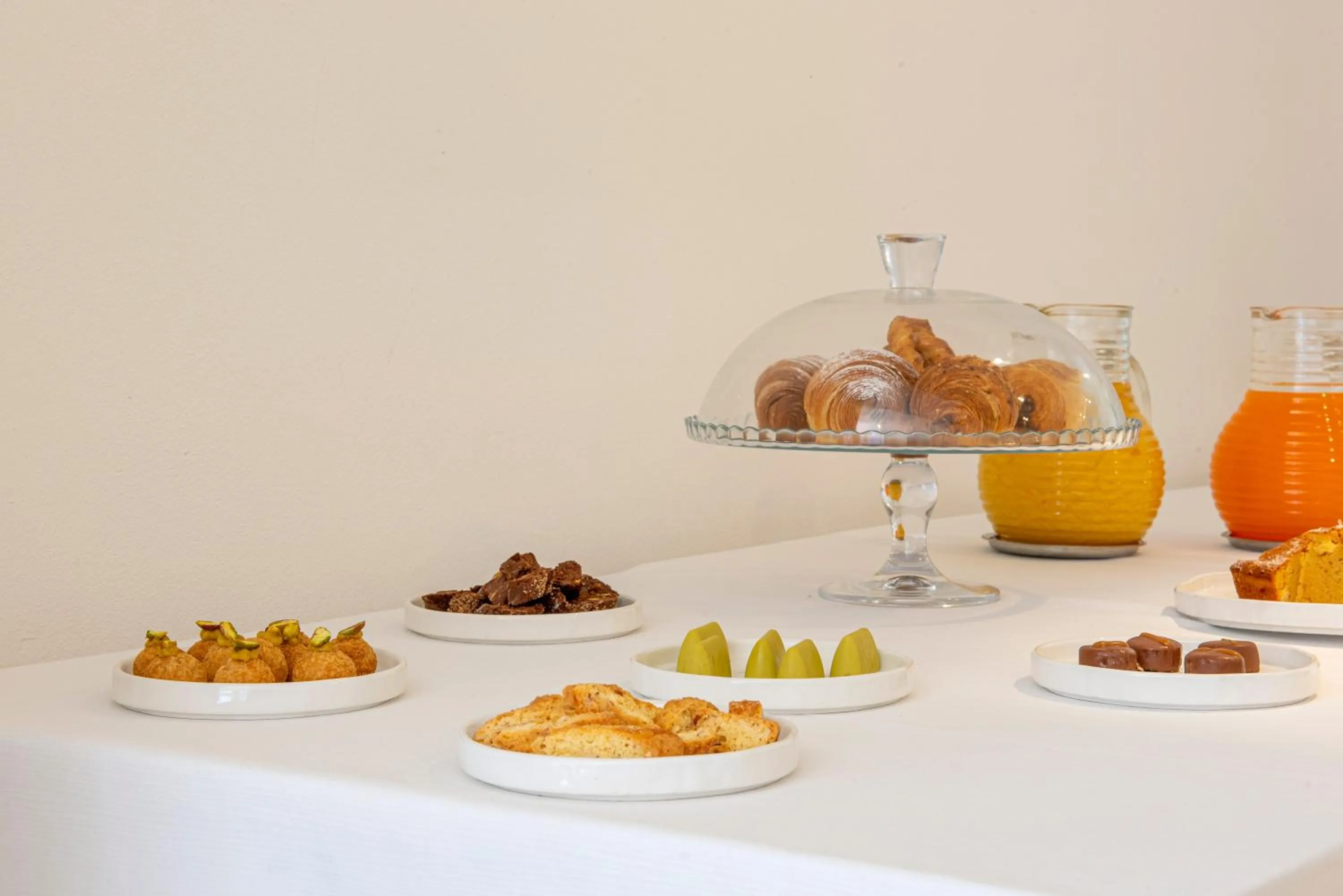 Food and drinks in Boutique Hotel Torre Di Cala Piccola