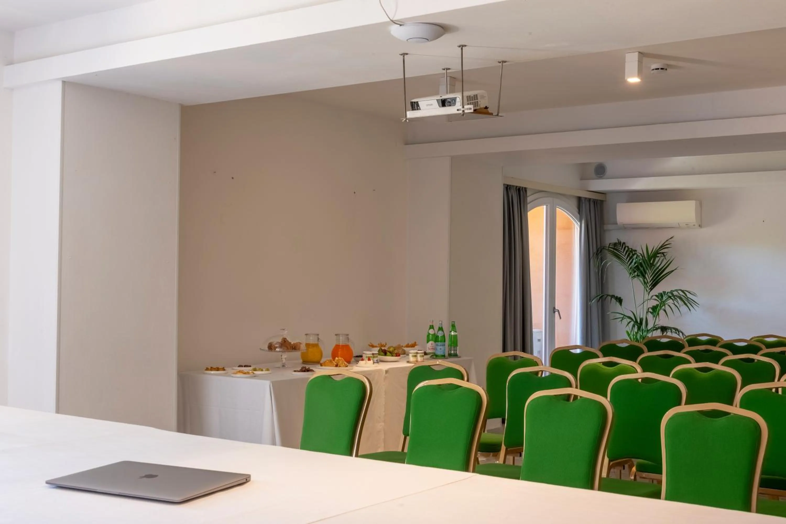 TV and multimedia in Boutique Hotel Torre Di Cala Piccola