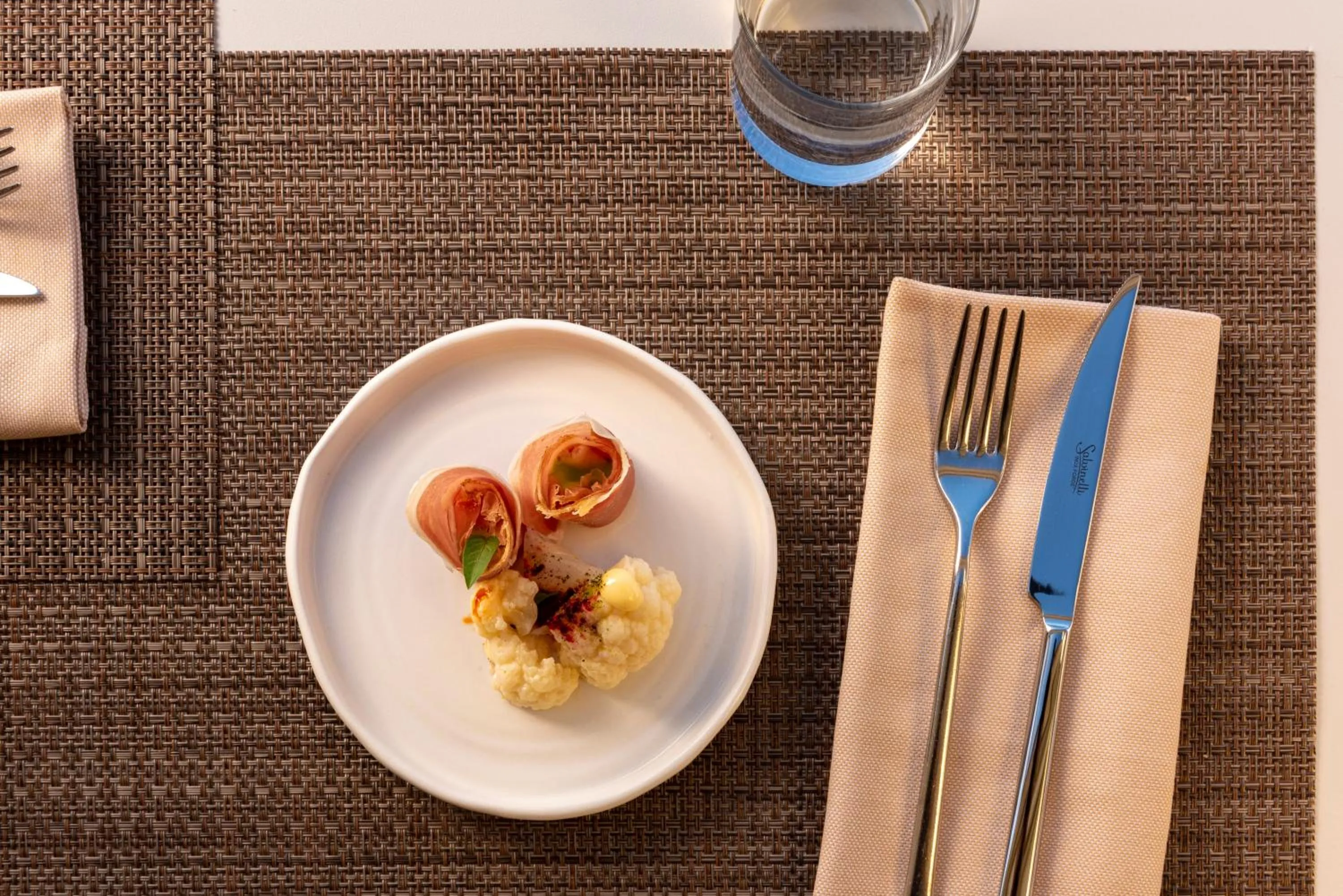 Food and drinks in Boutique Hotel Torre Di Cala Piccola