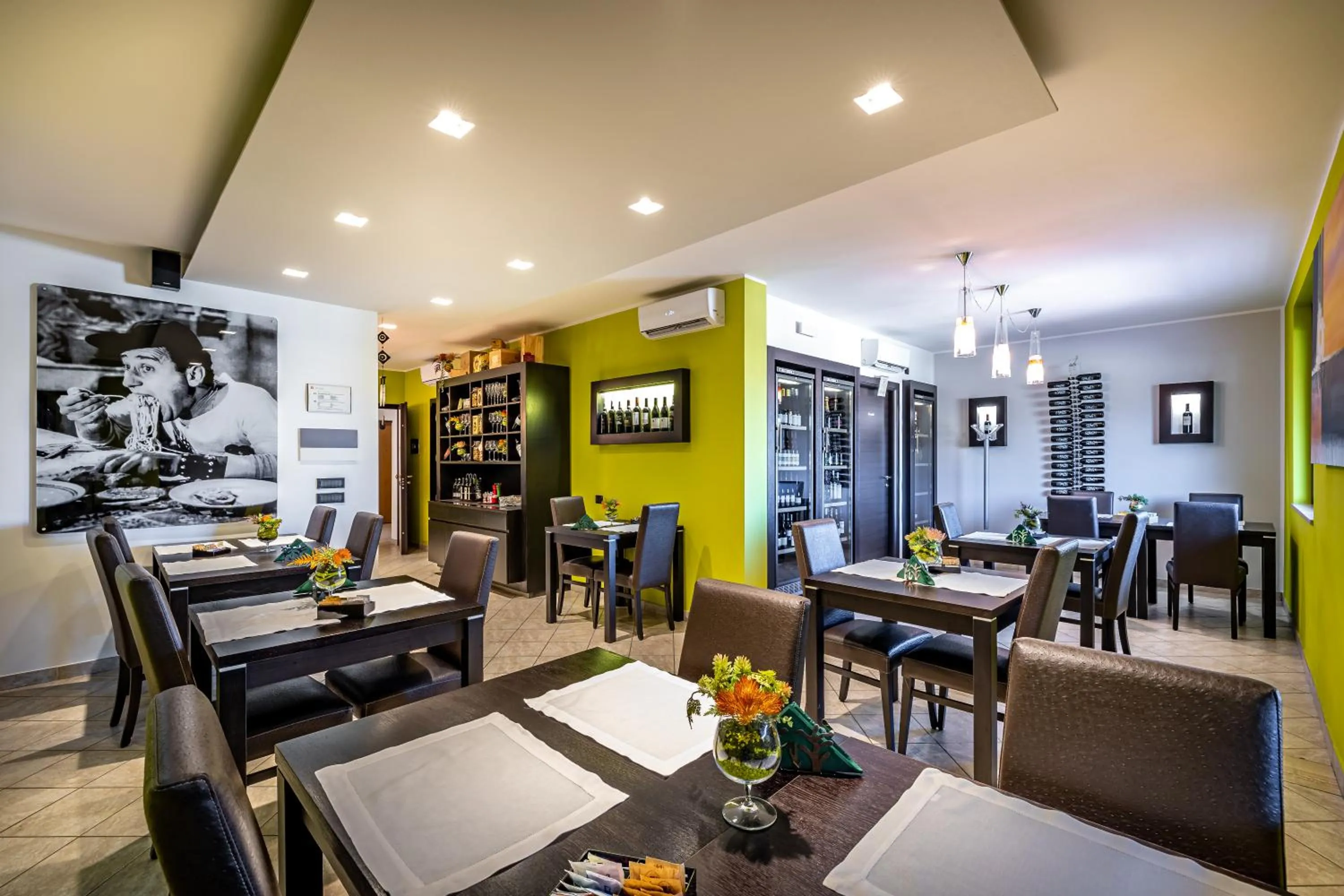 Restaurant/places to eat in Residence Arianna