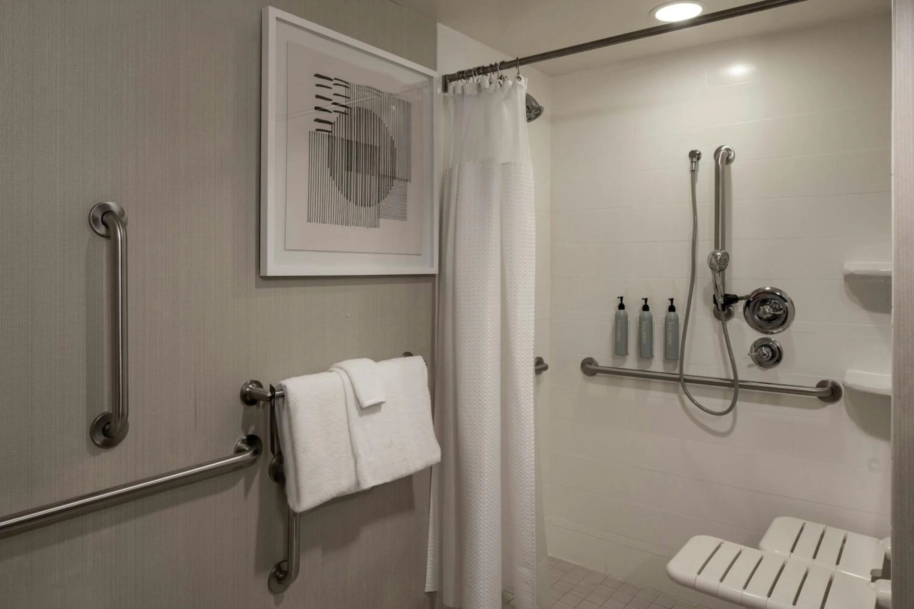 Bathroom in Courtyard by Marriott Jackson Airport/Pearl
