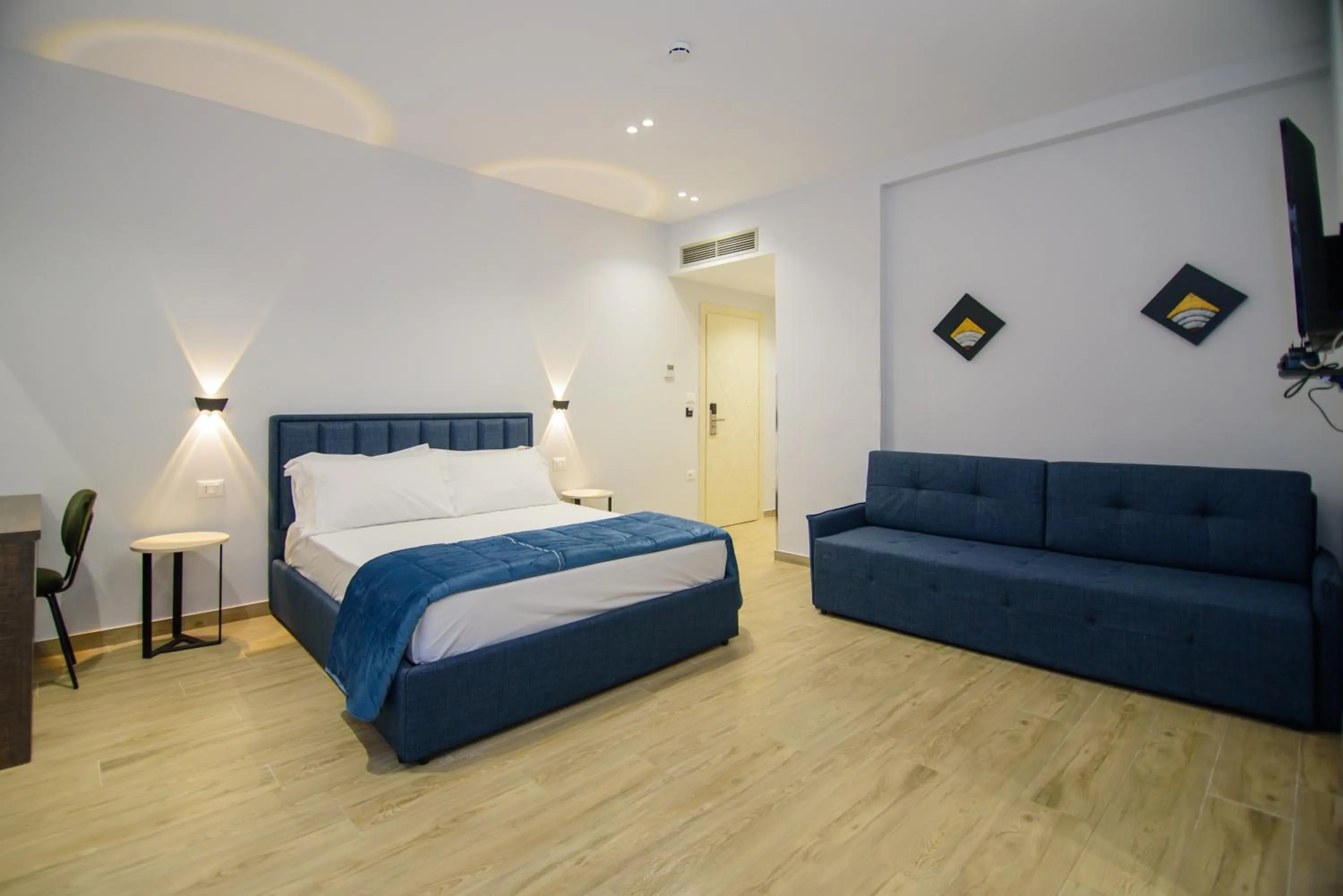 Bed in Palm Side Hotel