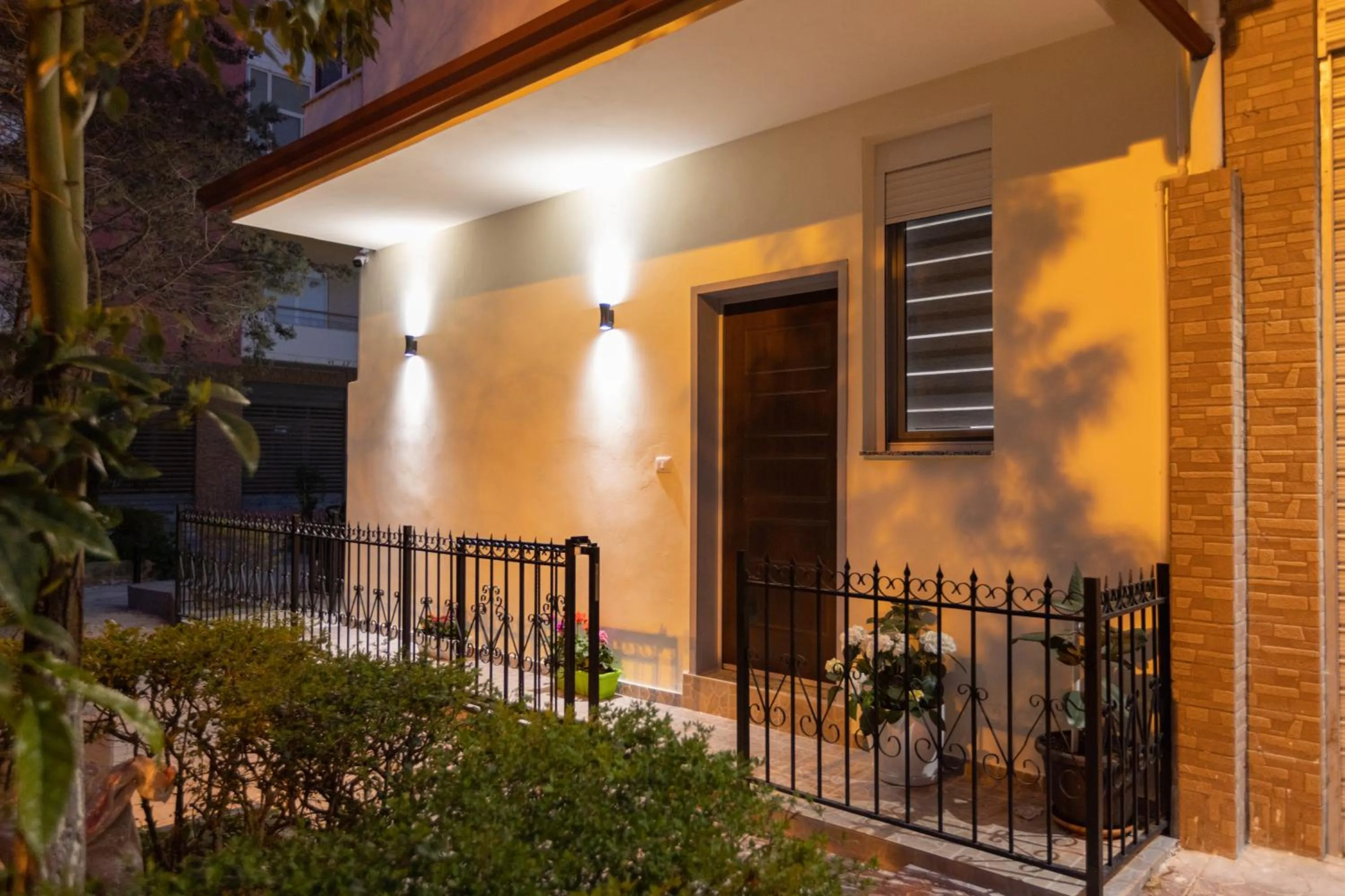 Property building in Palm Side Hotel