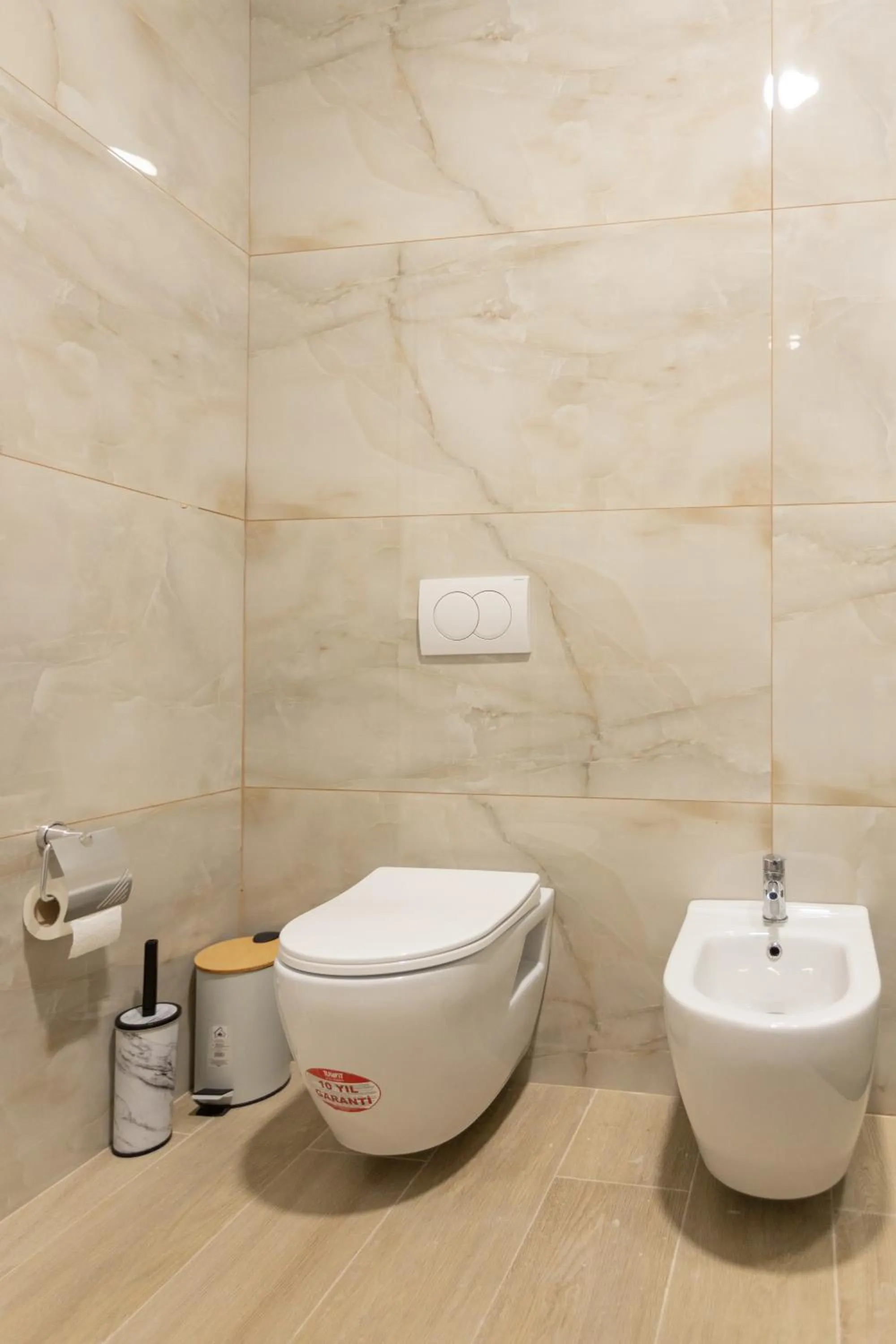 Toilet in Palm Side Hotel