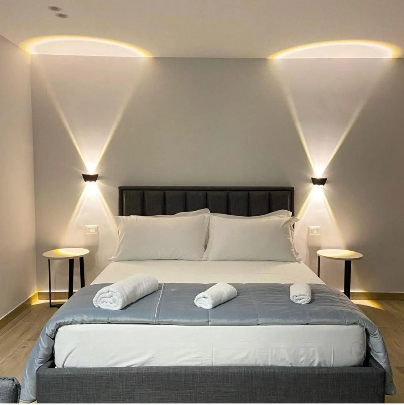 Bed in Palm Side Hotel