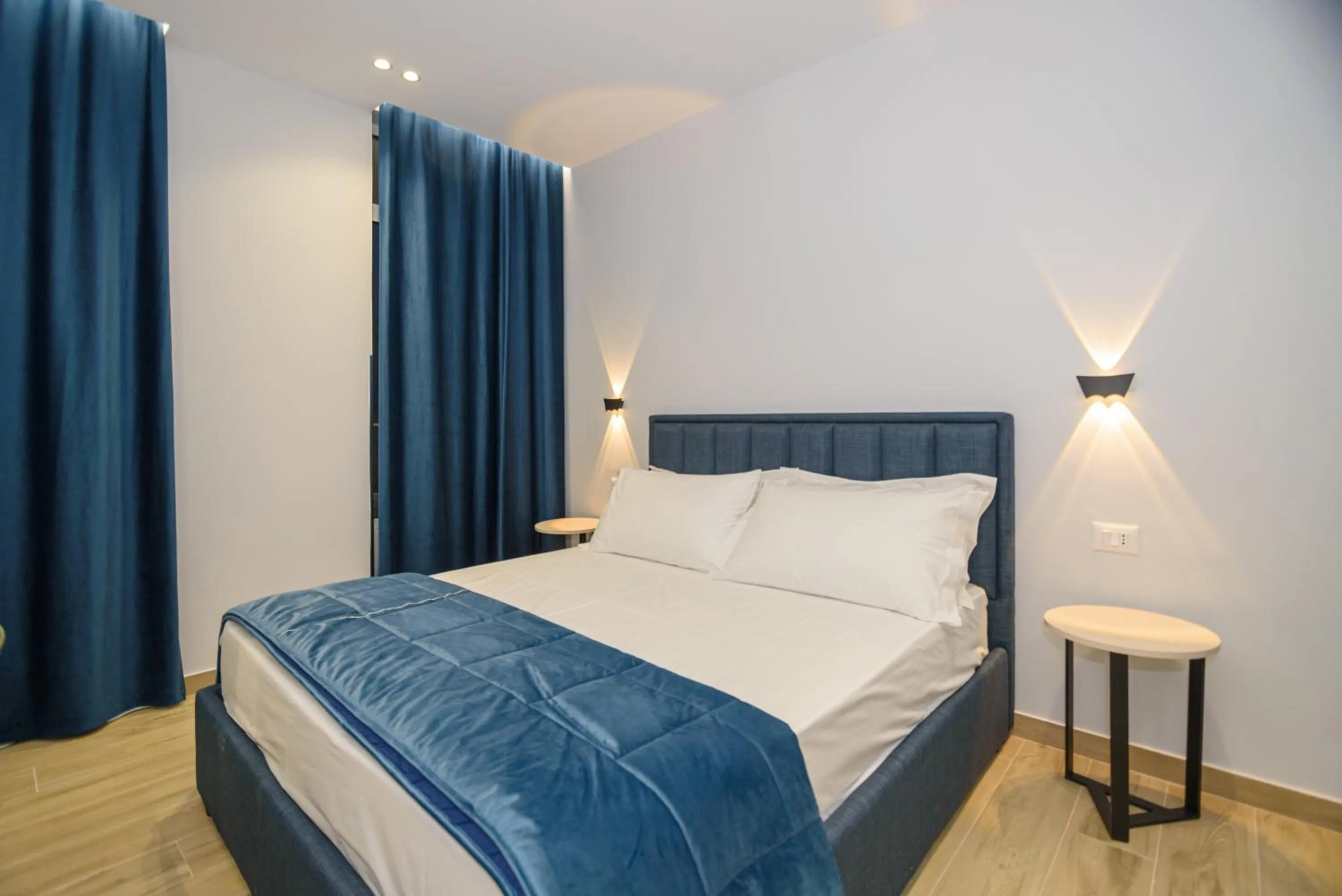 Bed in Palm Side Hotel