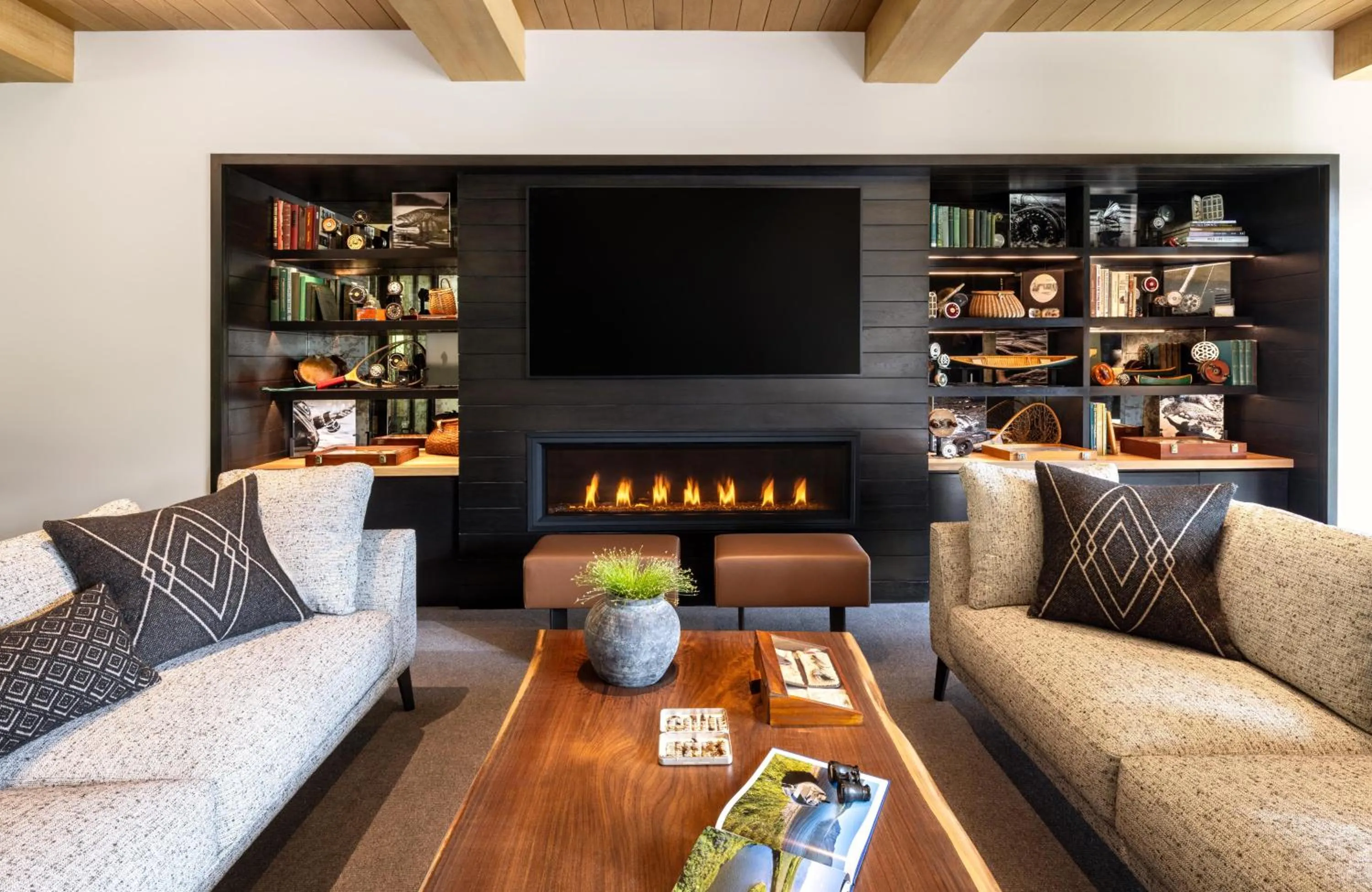 Lounge or bar in The Sylvan Lodge at Snake River Sporting Club