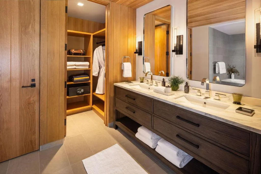 Bathroom in The Sylvan Lodge at Snake River Sporting Club