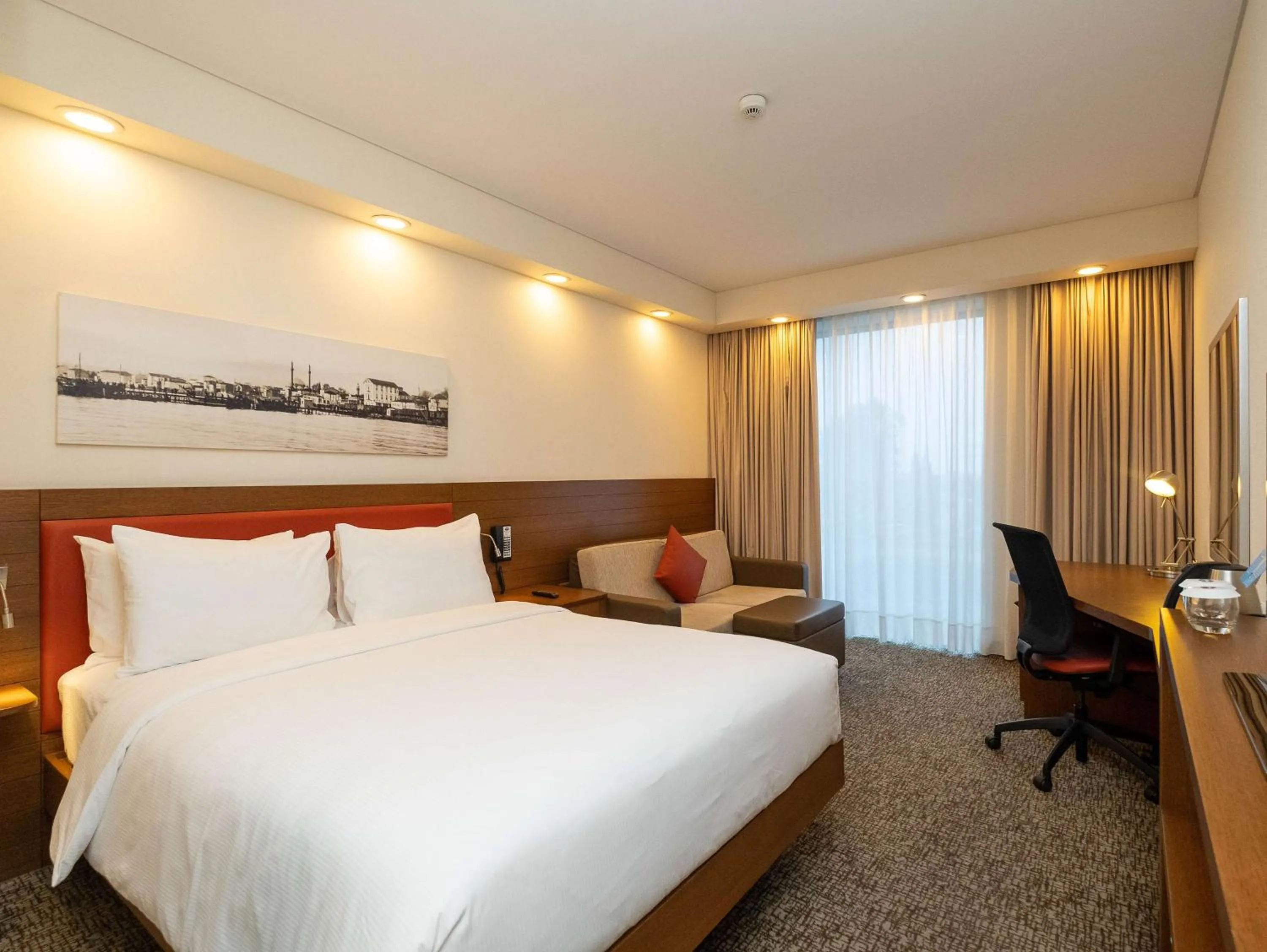 Living room, Bed in Hampton by Hilton Samsun