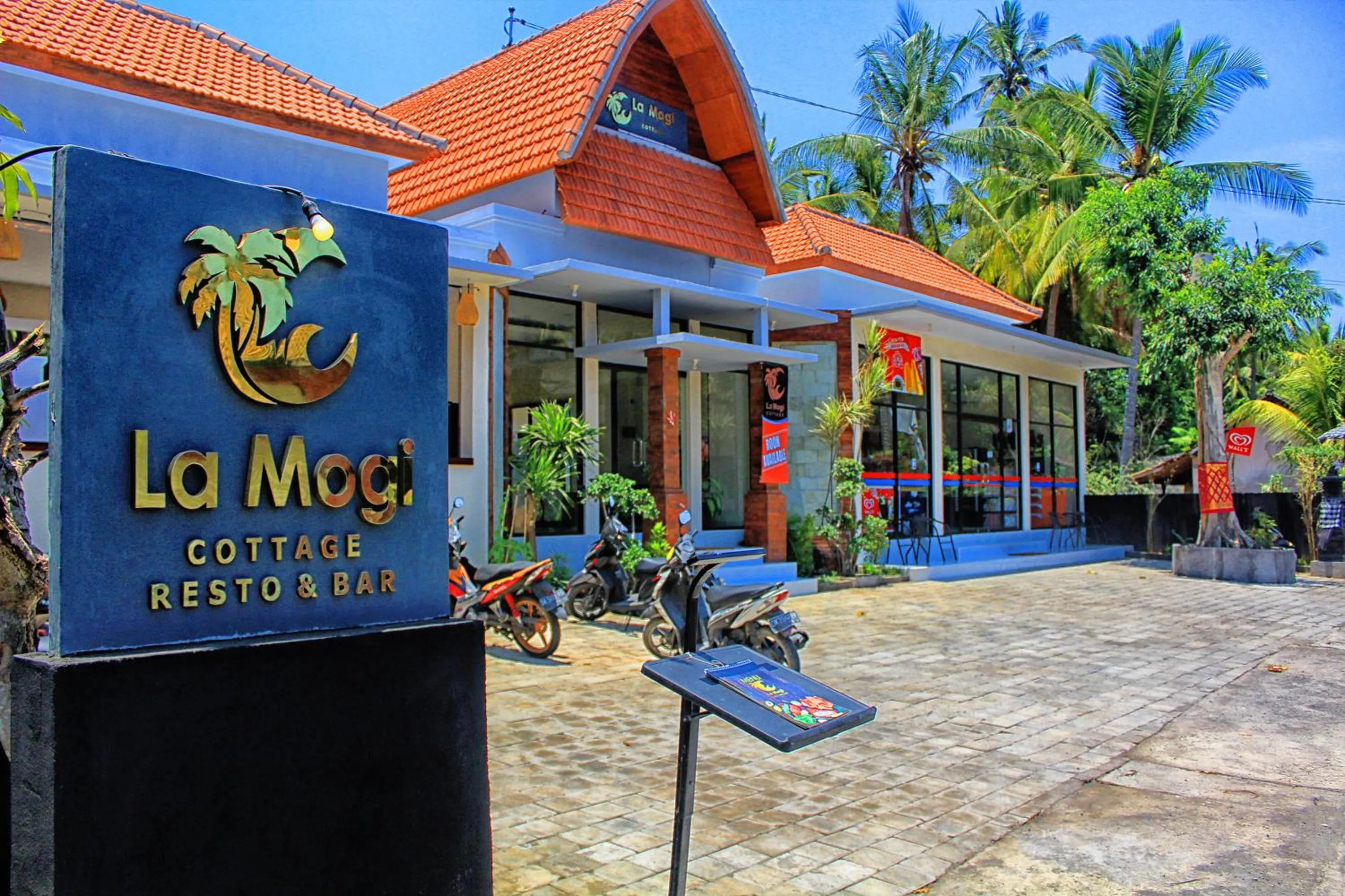 Facade/entrance in La Mogi Cottage