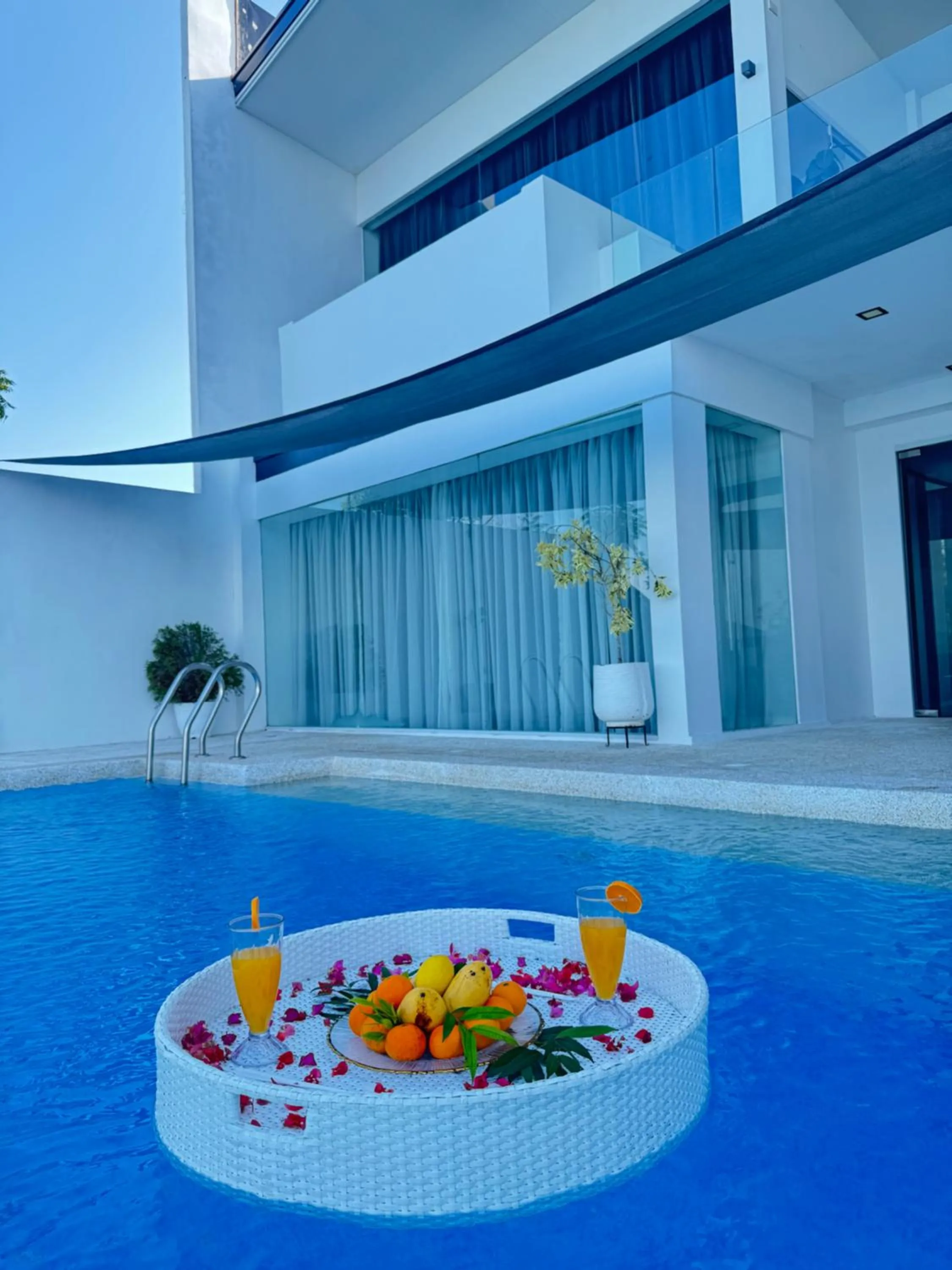 Food and drinks in Epic Suites Bohol ADULTS ONLY