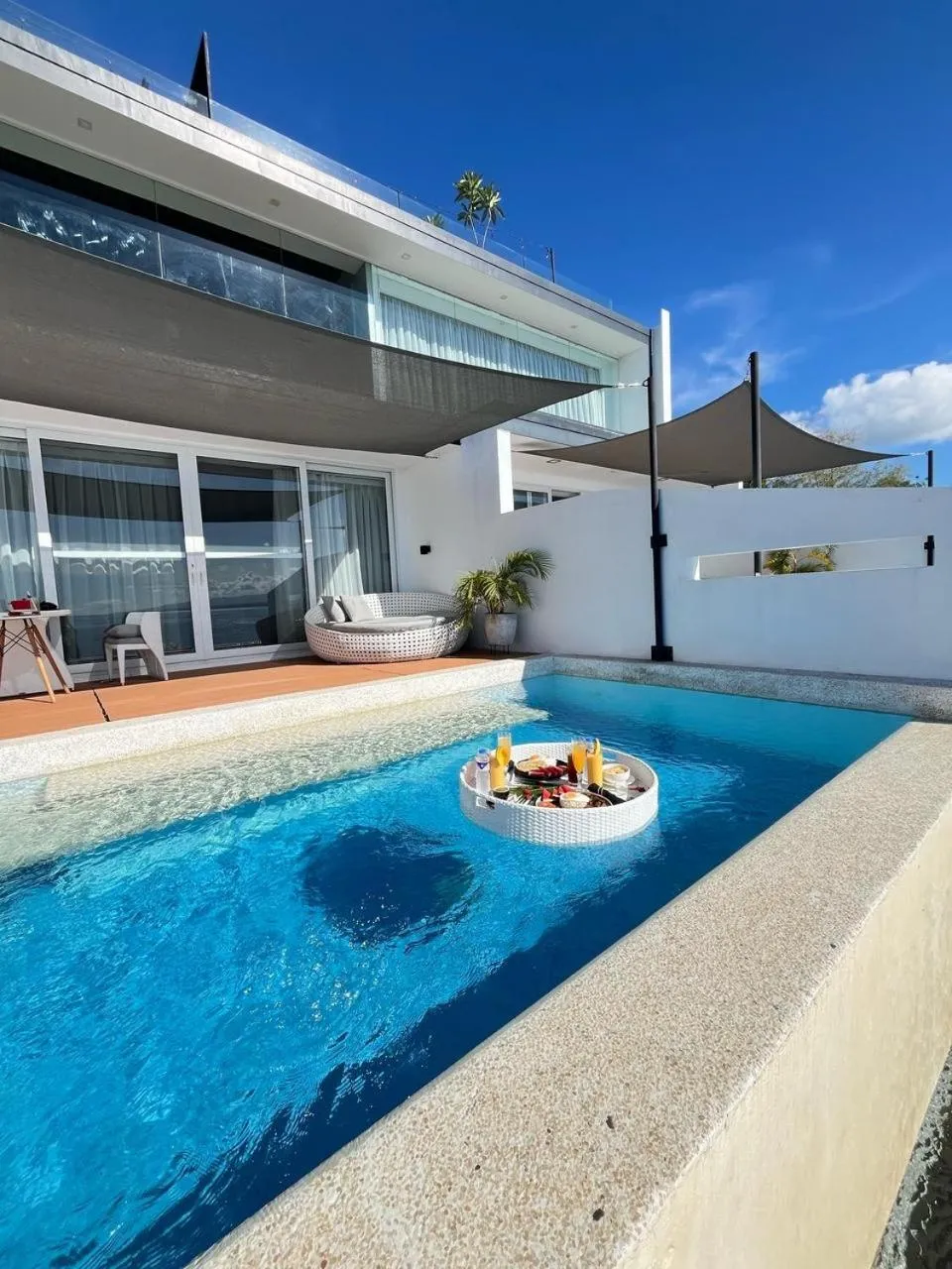 Swimming pool in Epic Suites Bohol ADULTS ONLY