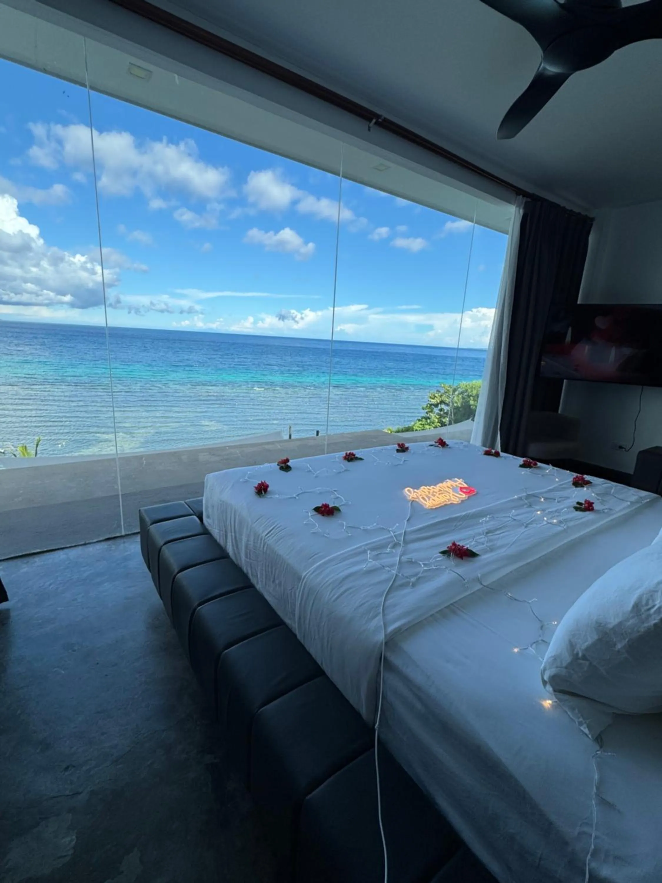 Bedroom, Bed in Epic Suites Bohol ADULTS ONLY