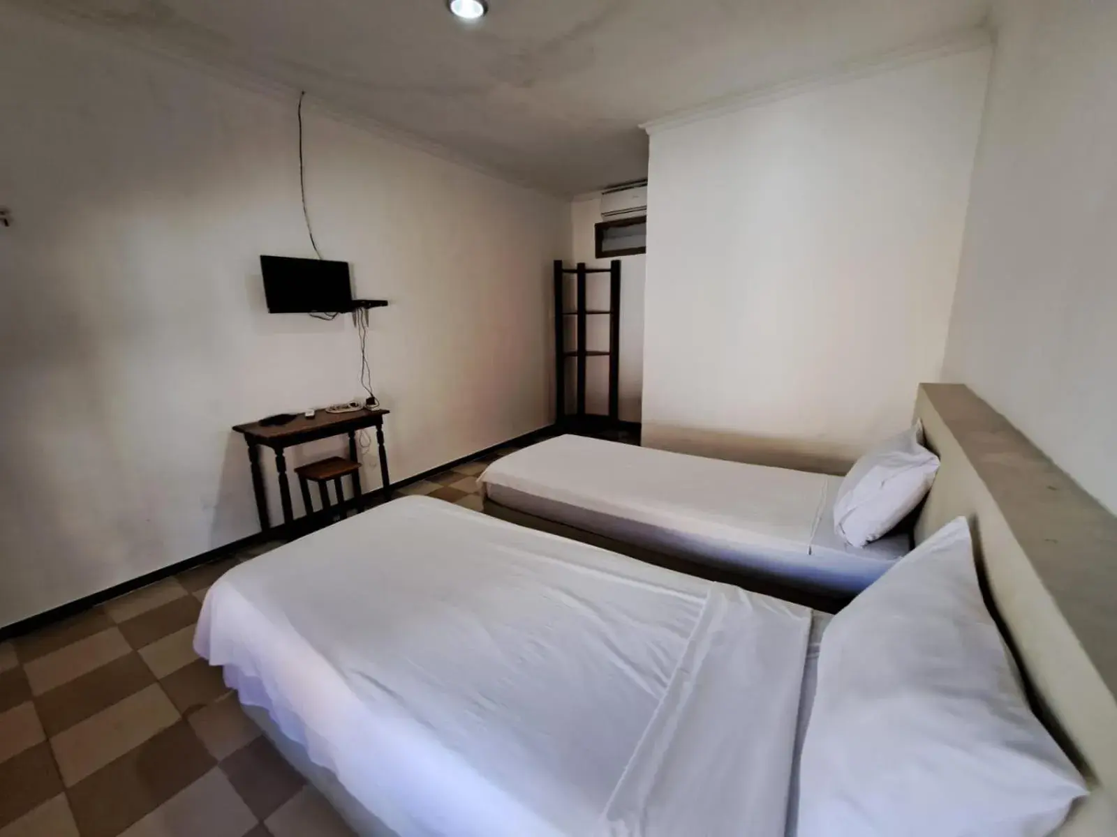 Deluxe Twin Room in Surfers Beachfront Lombok Deluxe Twin Room in Surfers Beachfront Lombok