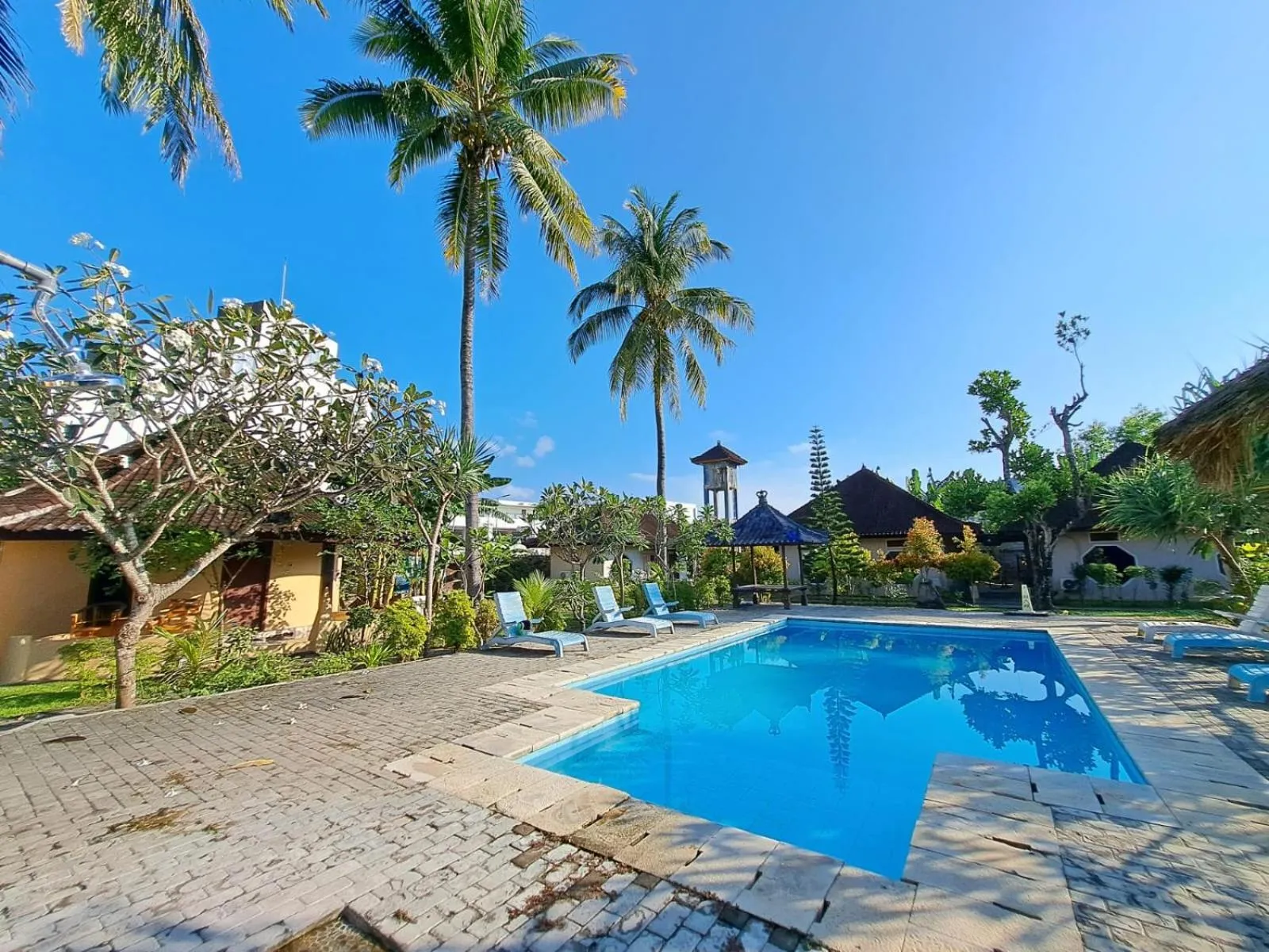 Swimming pool in Surfers Beachfront Lombok