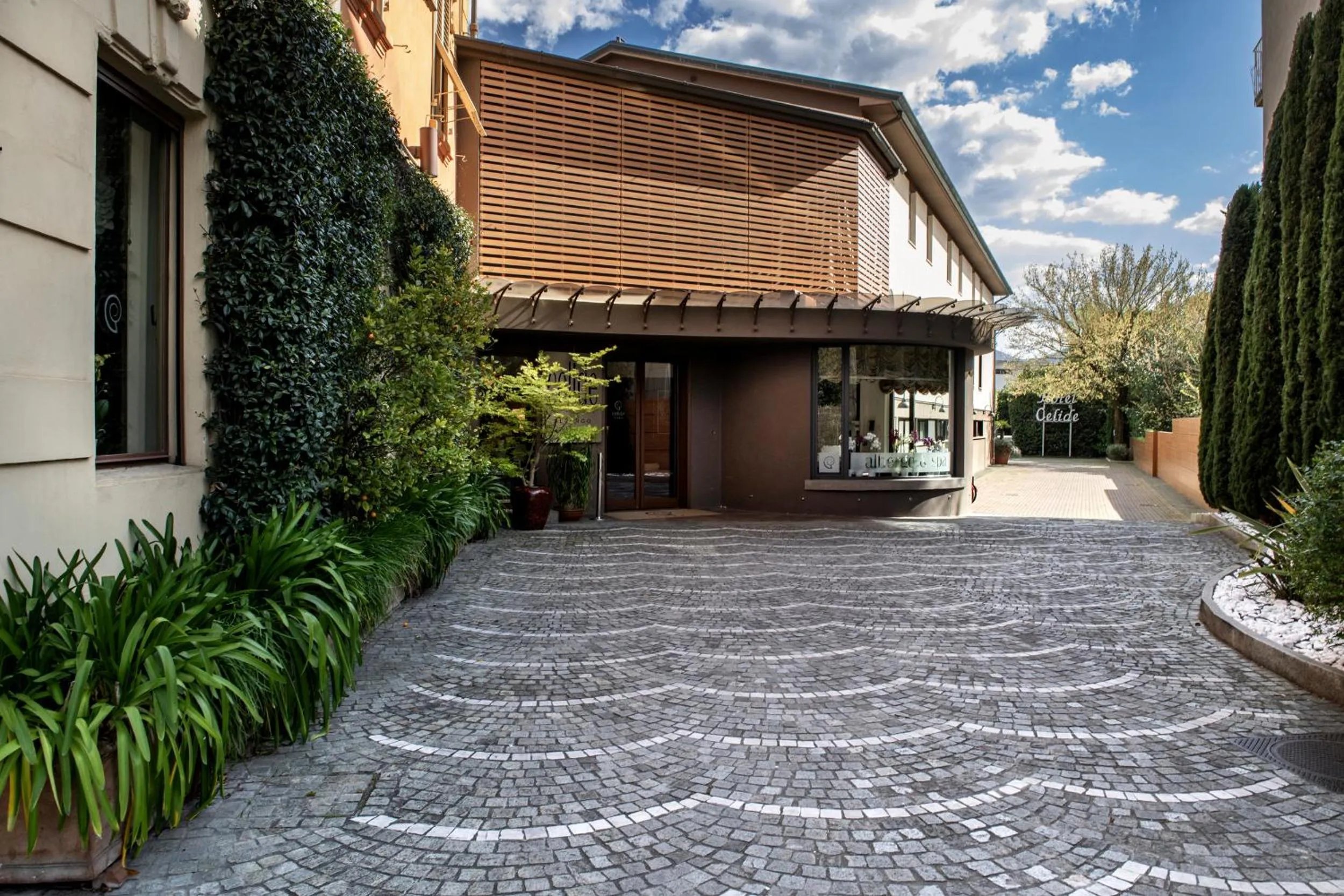 Property building in Albergo Celide