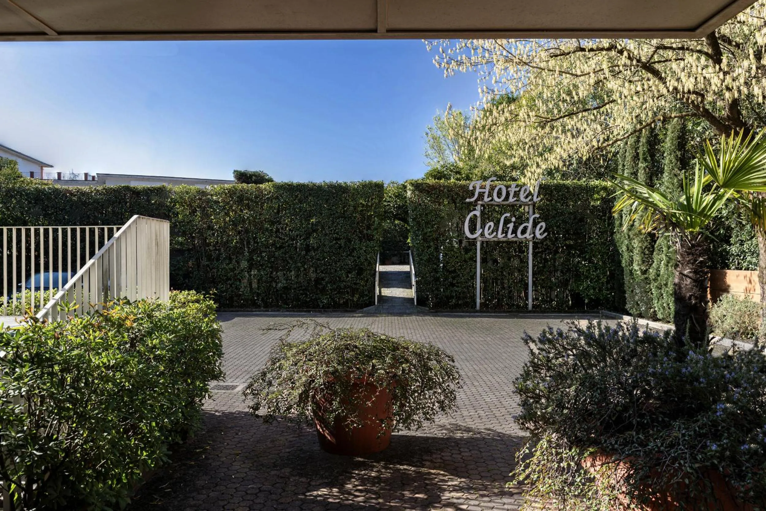 Parking in Albergo Celide