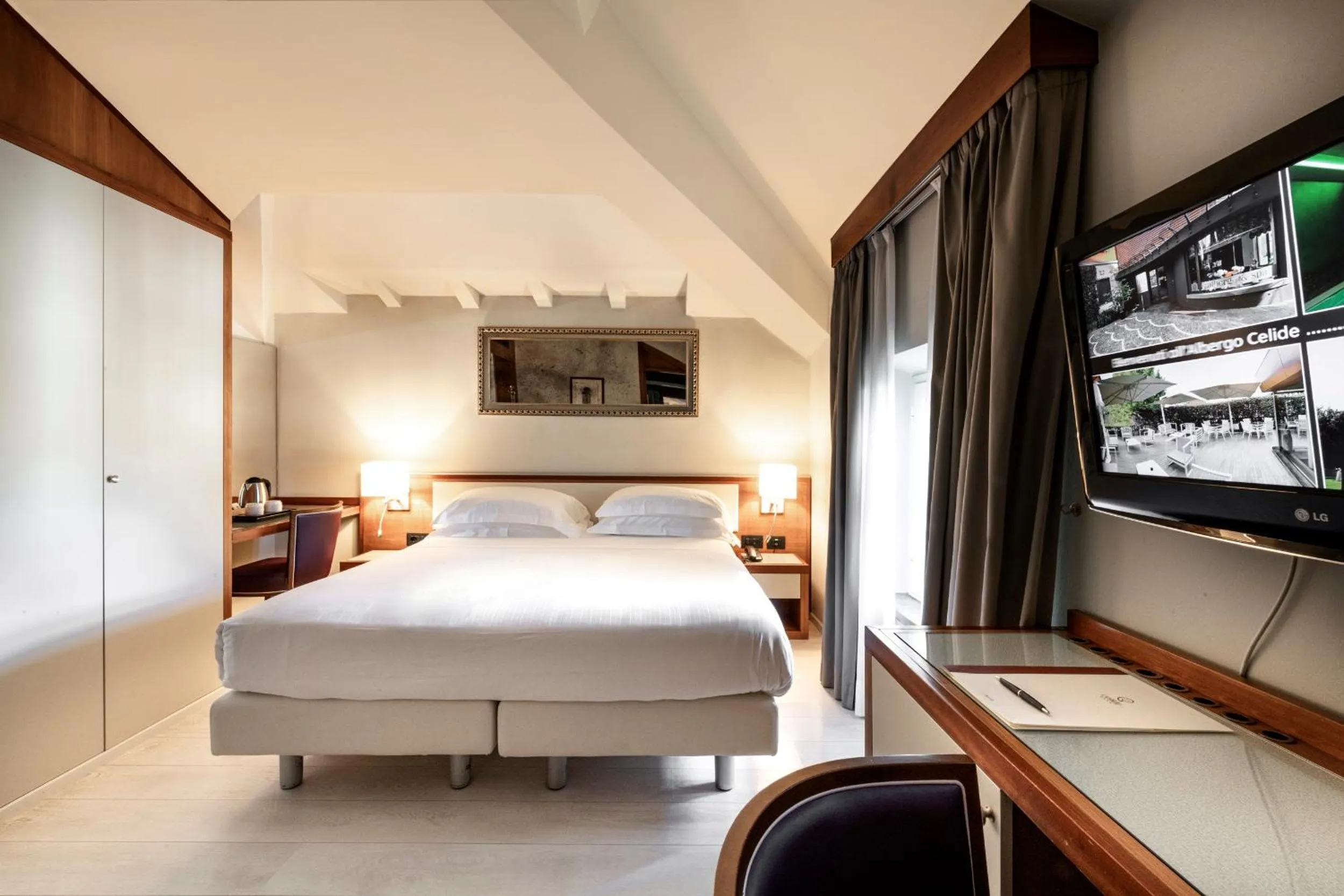 Bed in Albergo Celide