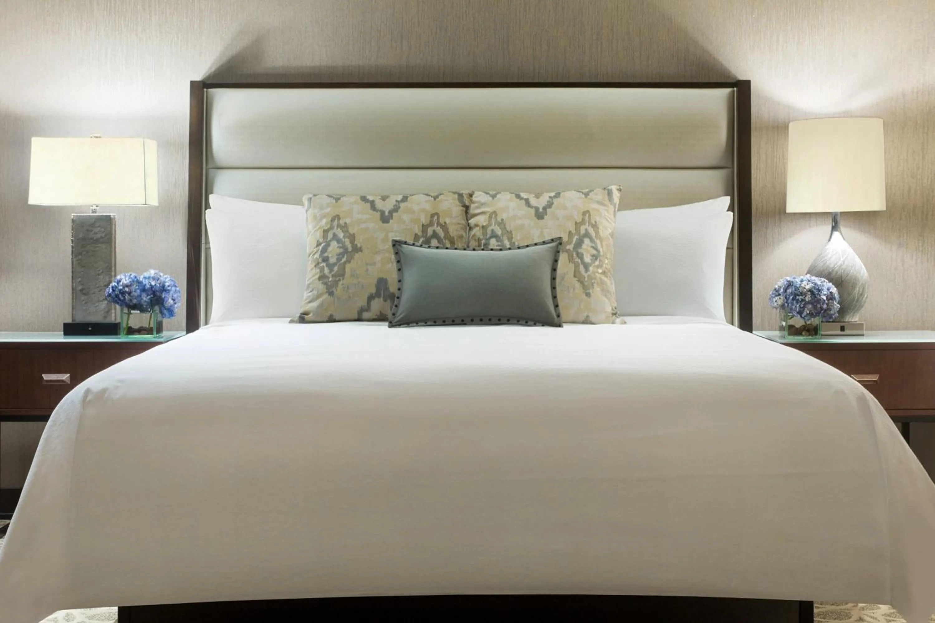 Photo of the whole room, Bed in JW Marriott Houston Downtown