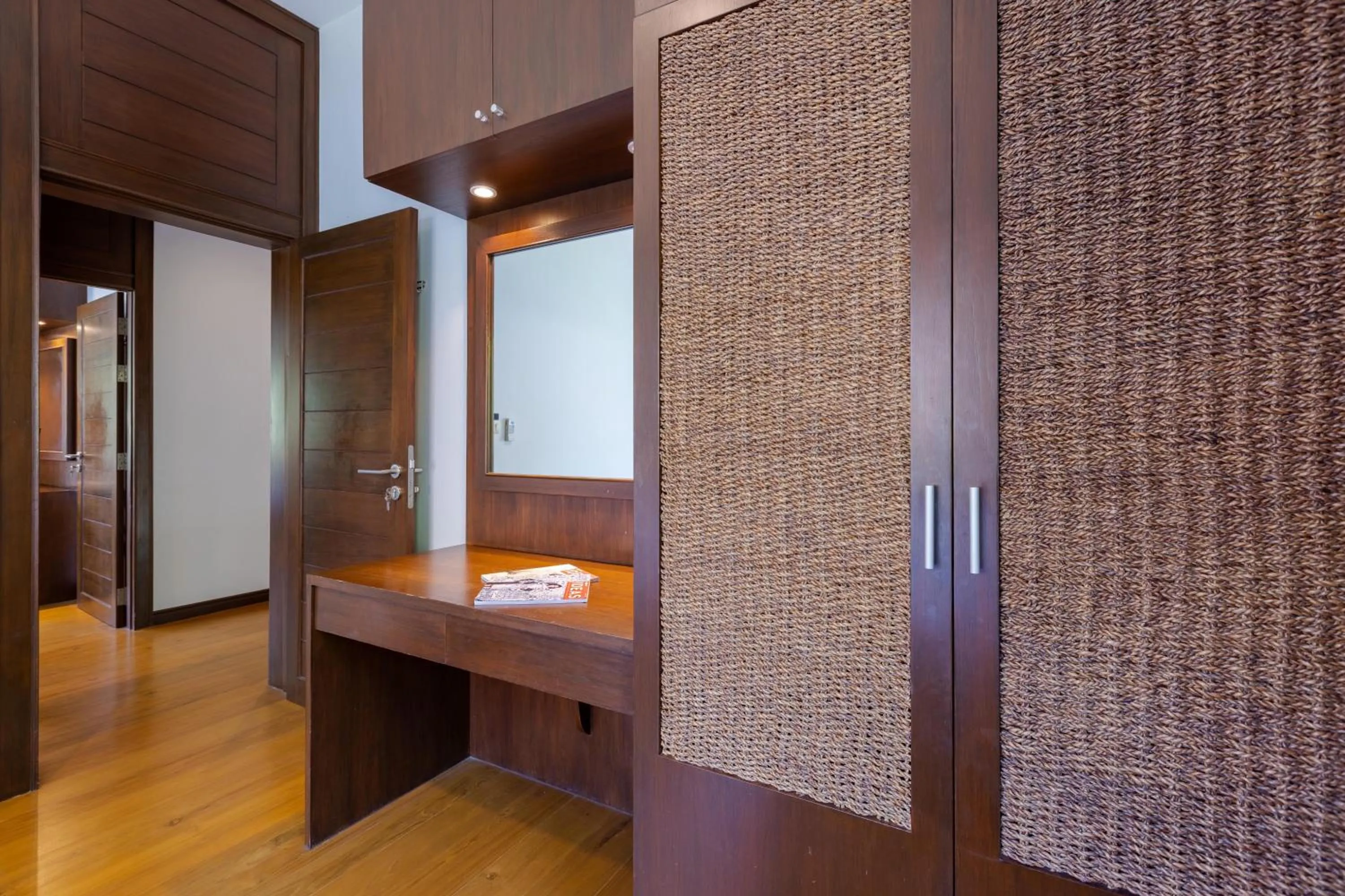 5 Bedroom Pool Villa Close To Town H5