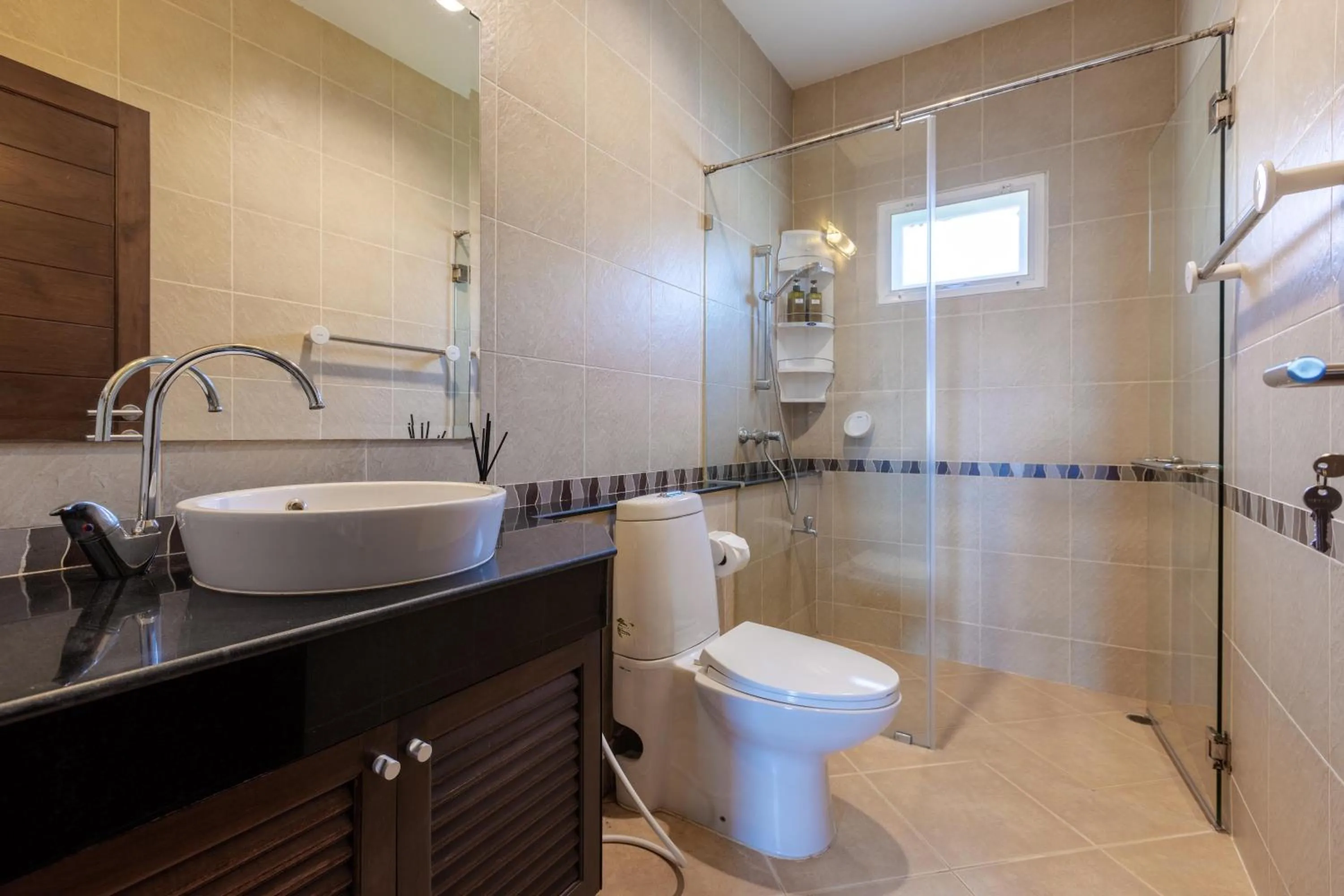 5 Bedroom Pool Villa Close To Town H5