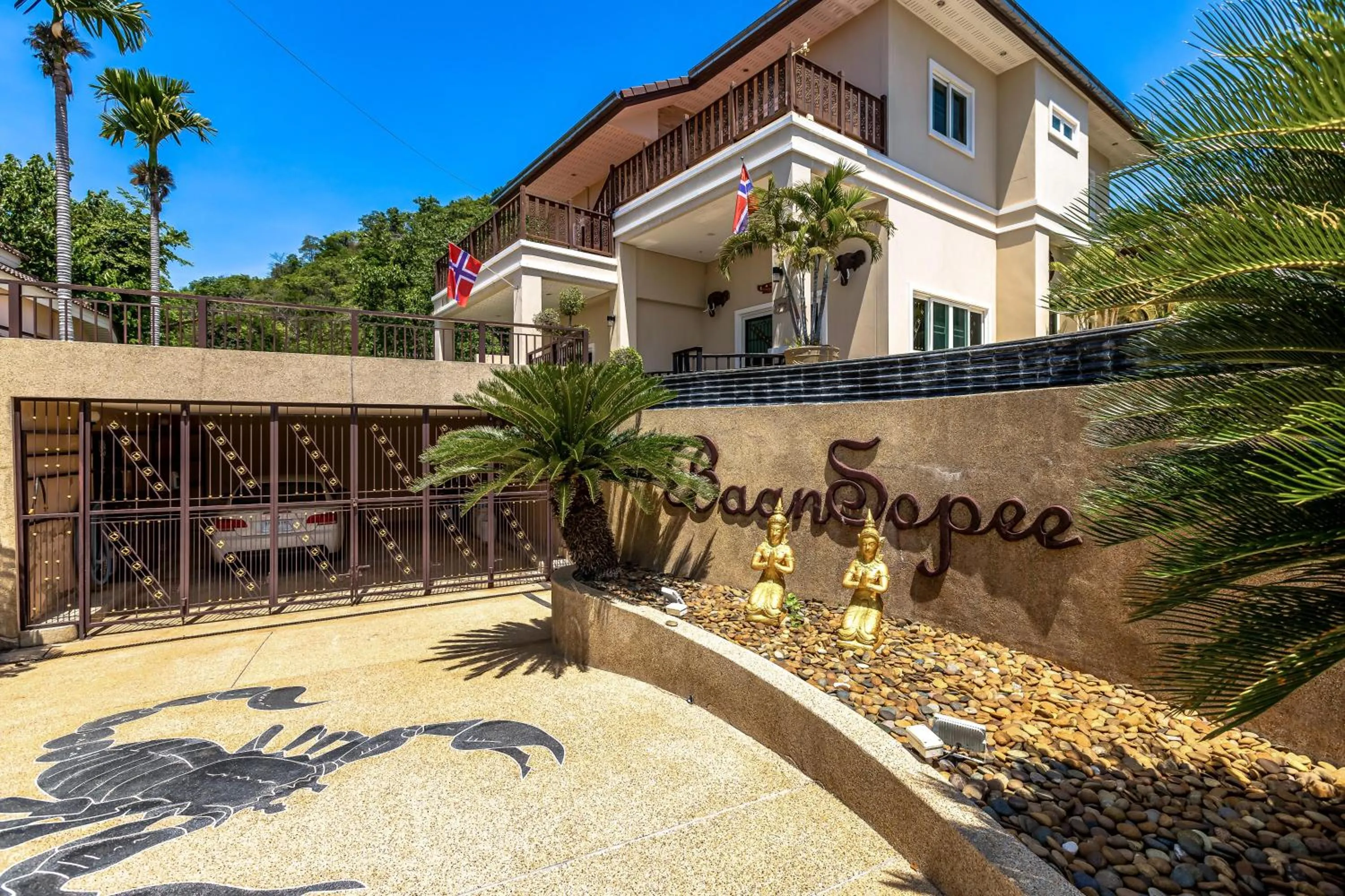 5 Bedroom Pool Villa Close To Town H5