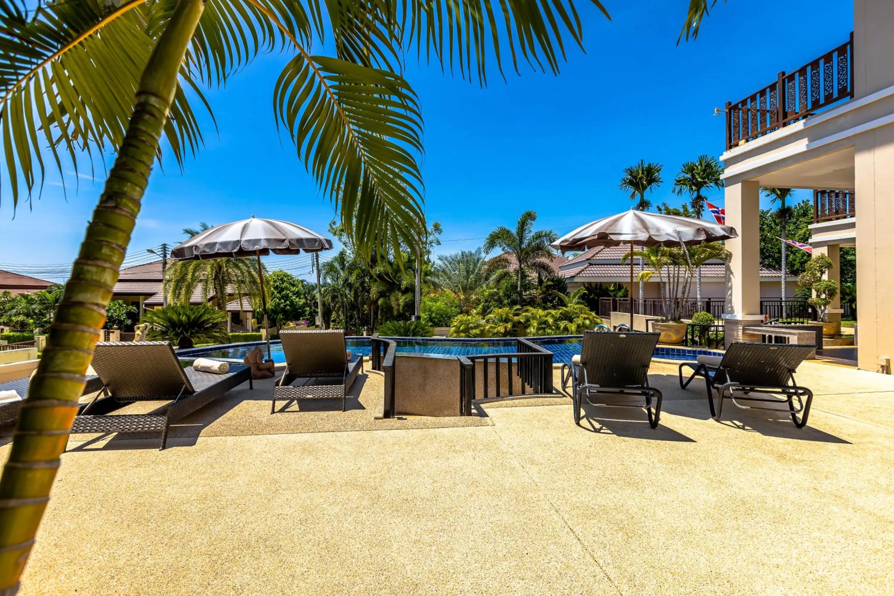 5 Bedroom Pool Villa Close To Town H5