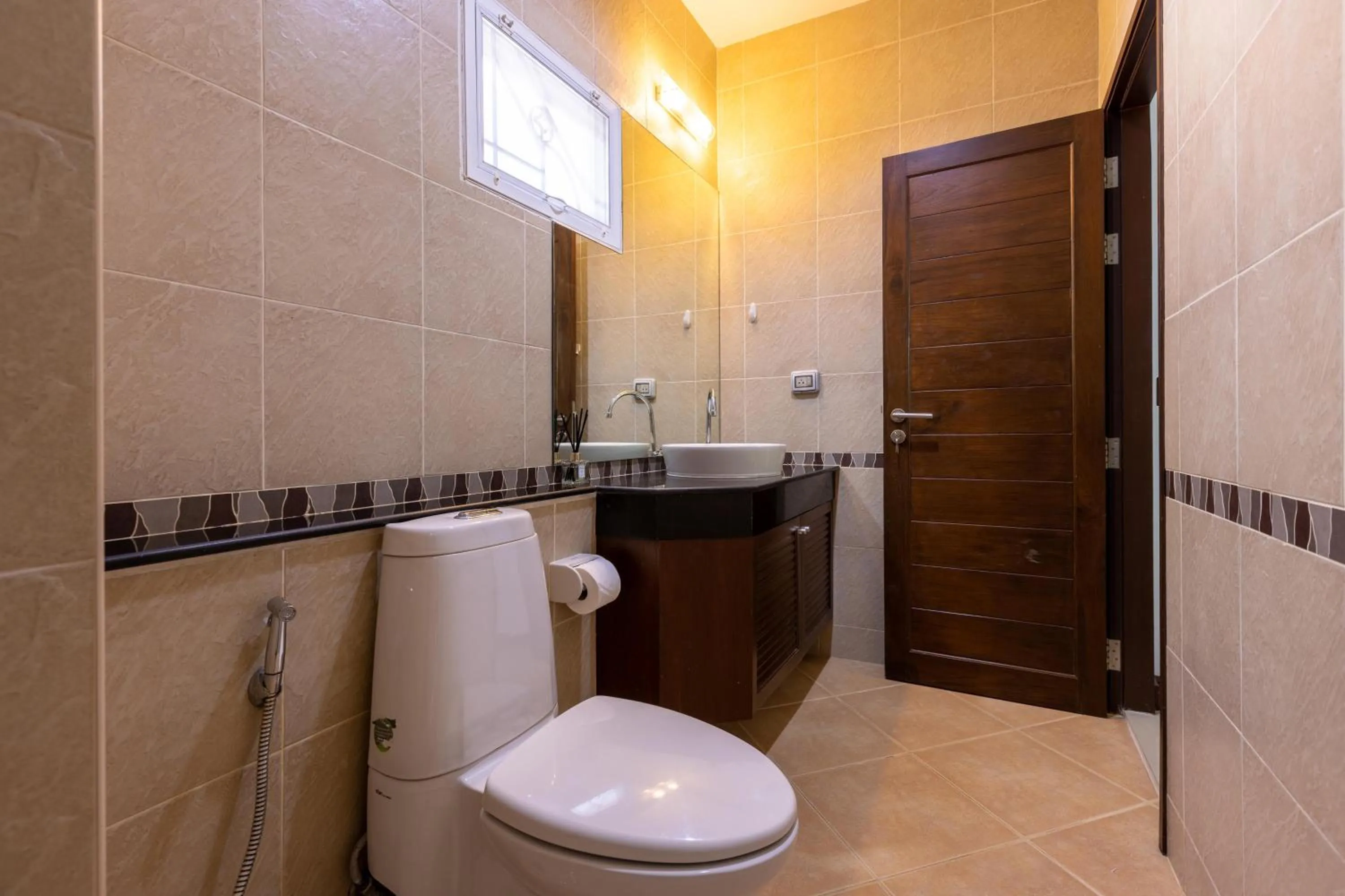 5 Bedroom Pool Villa Close To Town H5