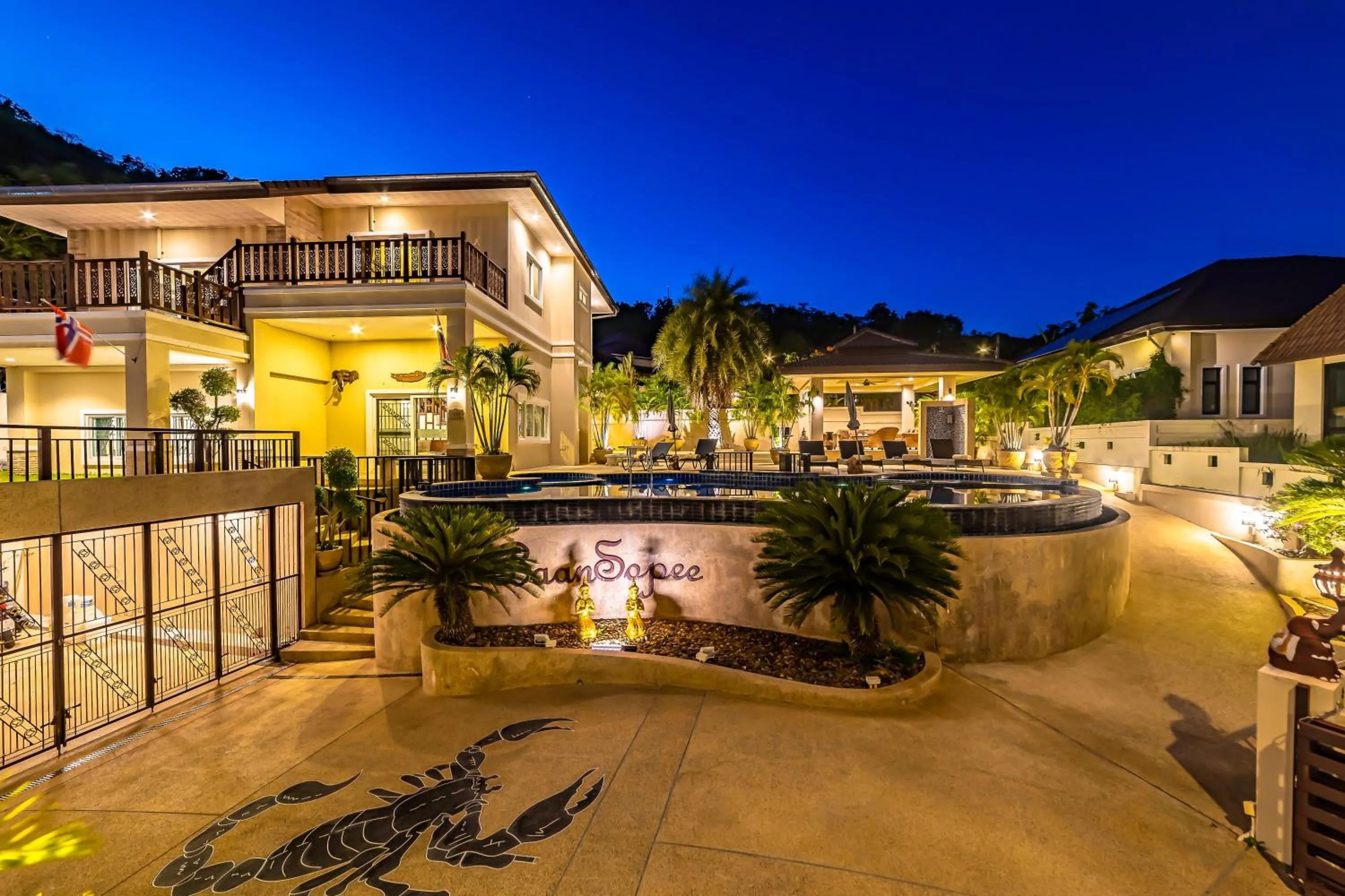 5 Bedroom Pool Villa Close To Town H5