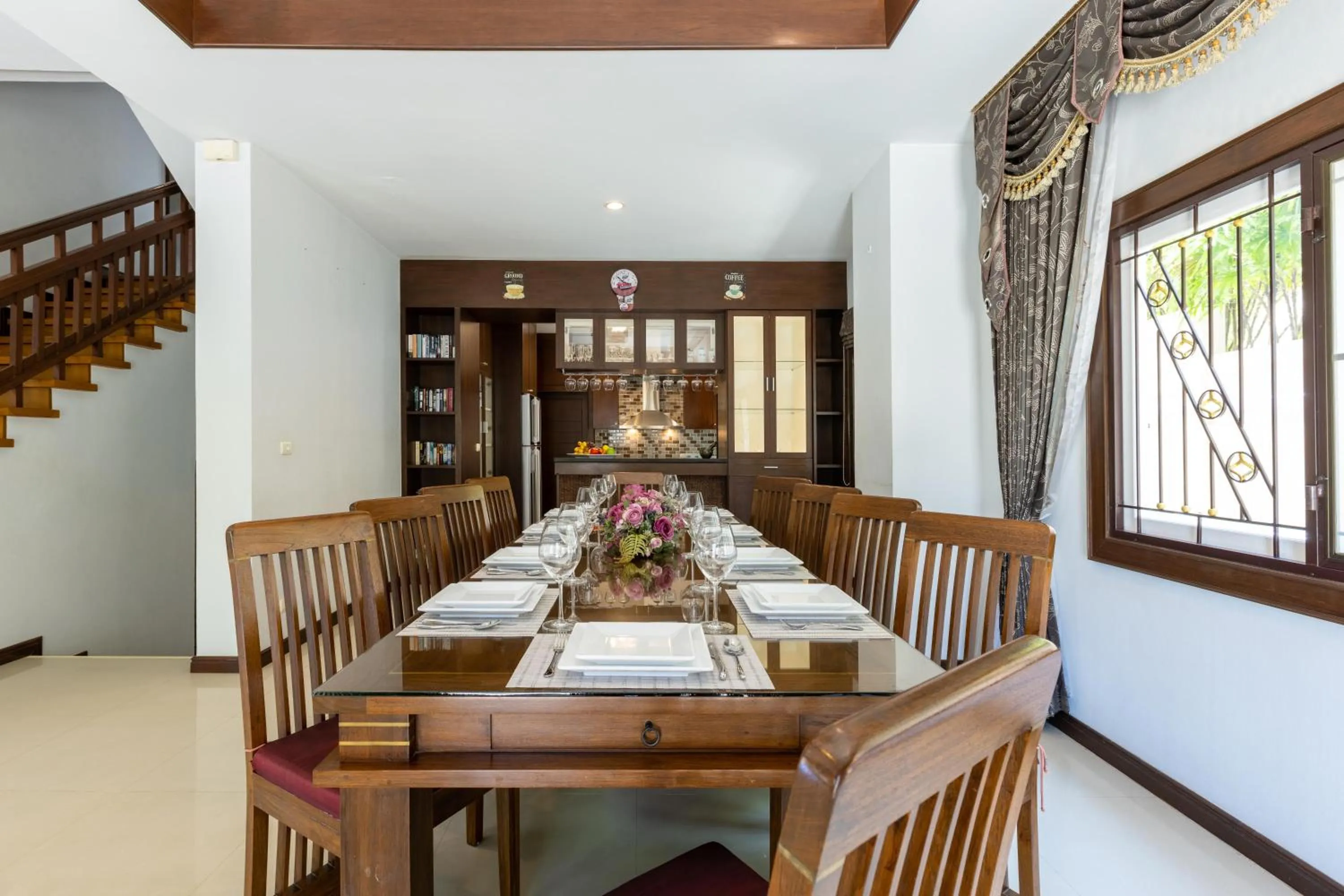 5 Bedroom Pool Villa Close To Town H5