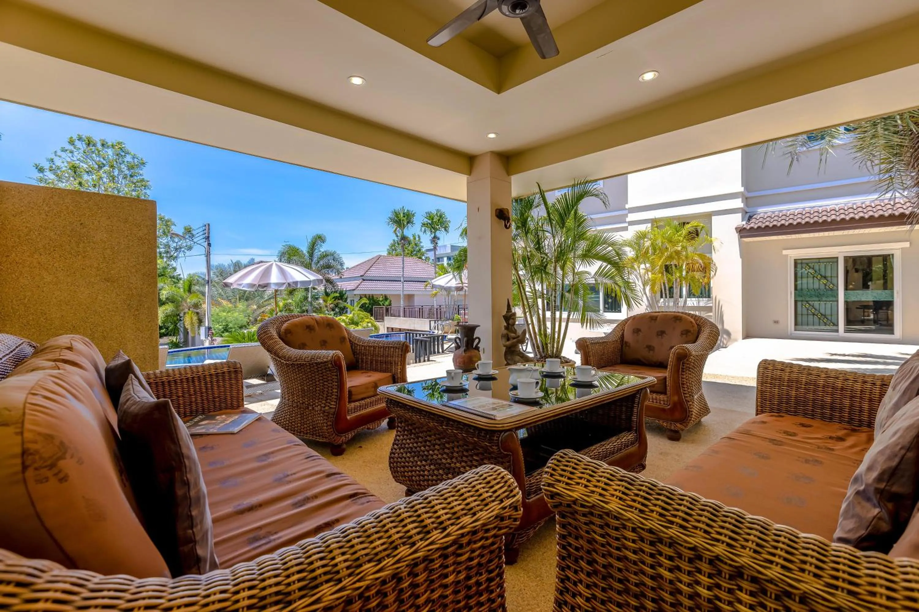 5 Bedroom Pool Villa Close To Town H5