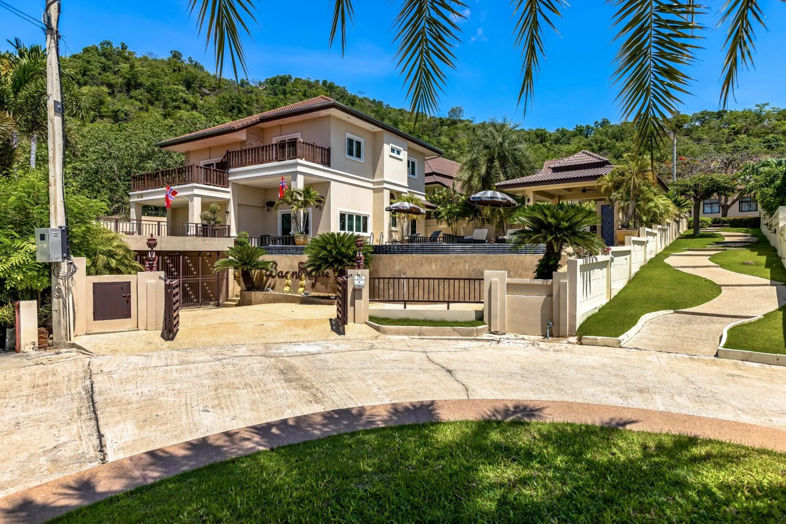 5 Bedroom Pool Villa Close To Town H5