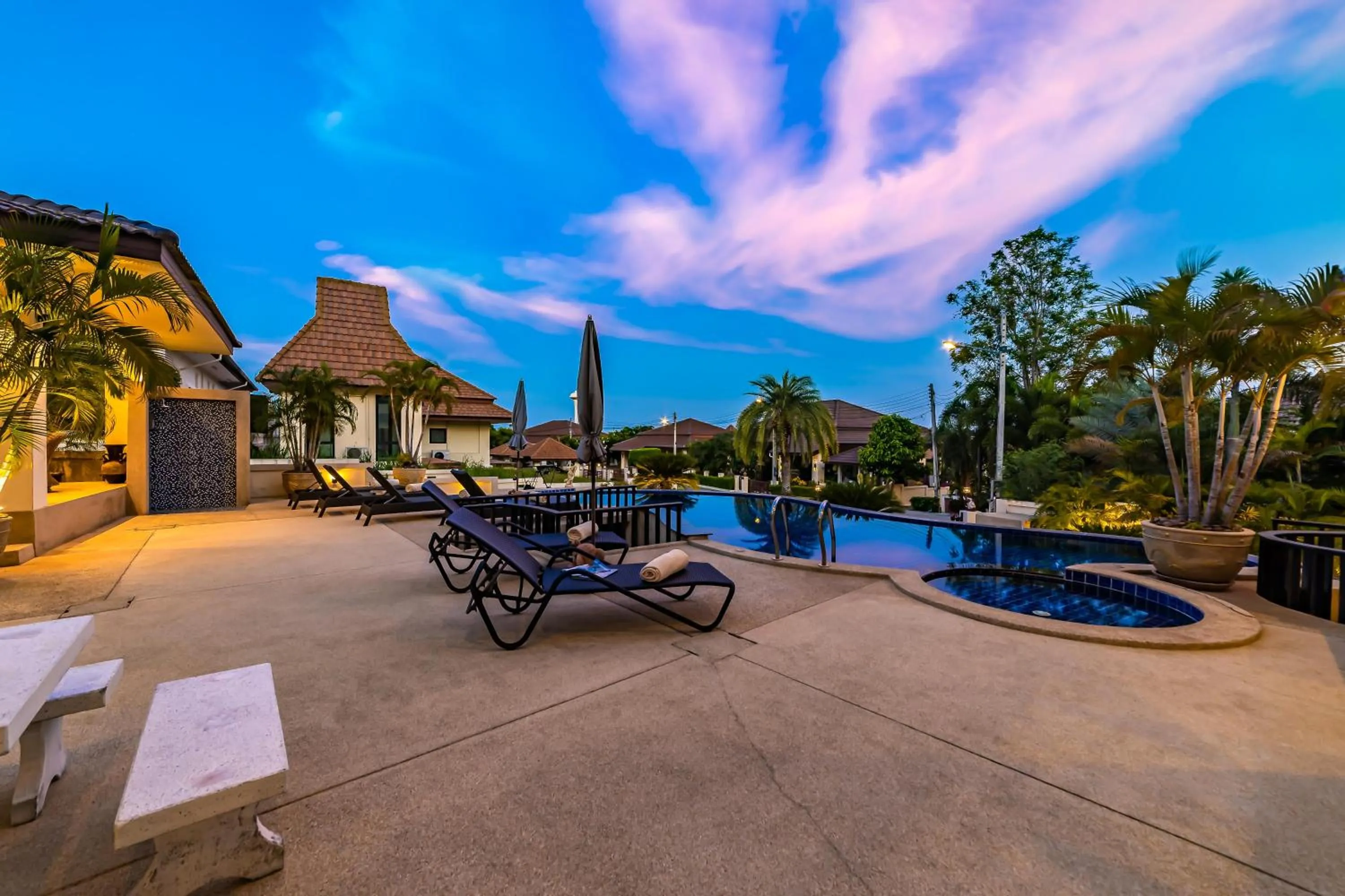 5 Bedroom Pool Villa Close To Town H5