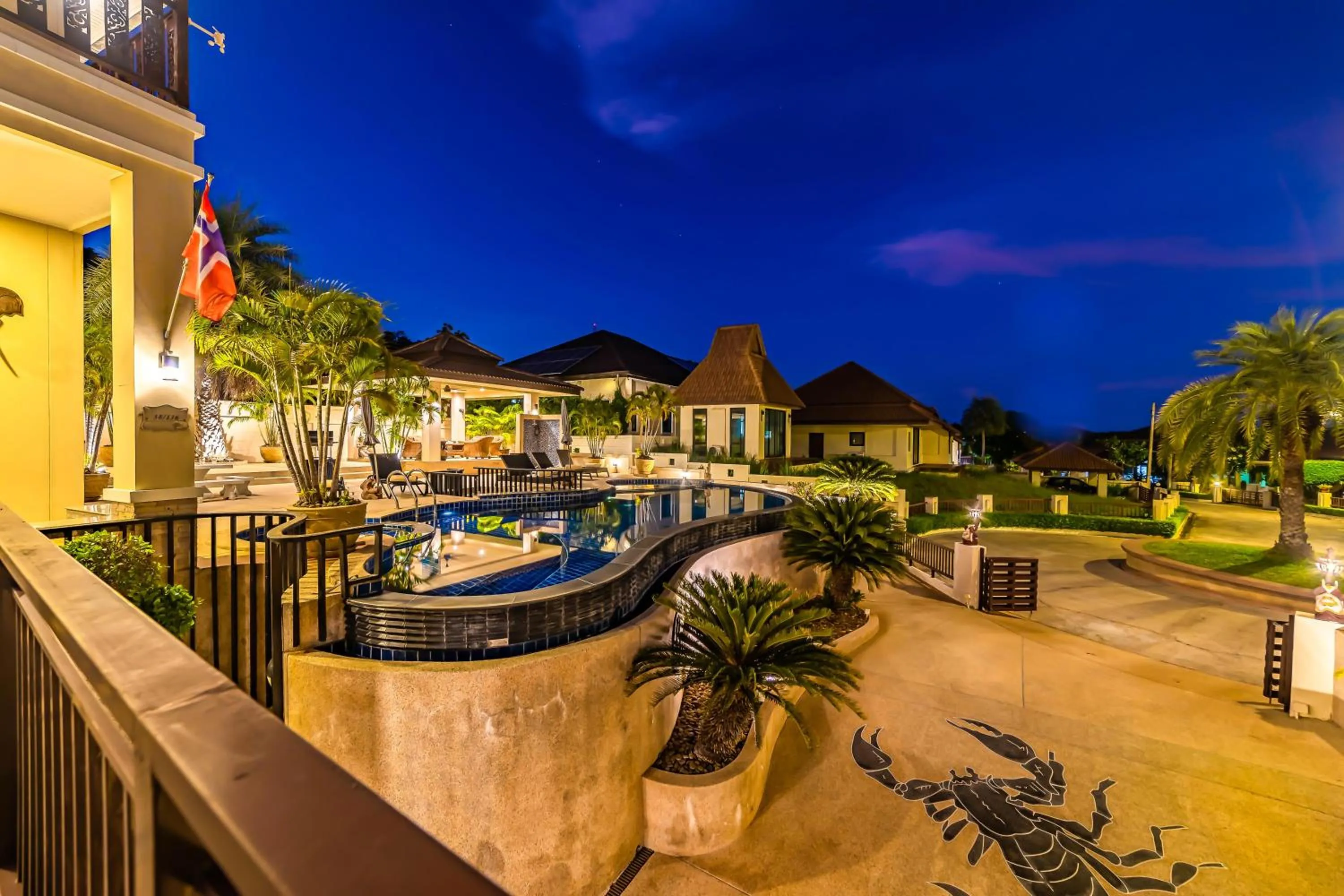 5 Bedroom Pool Villa Close To Town H5