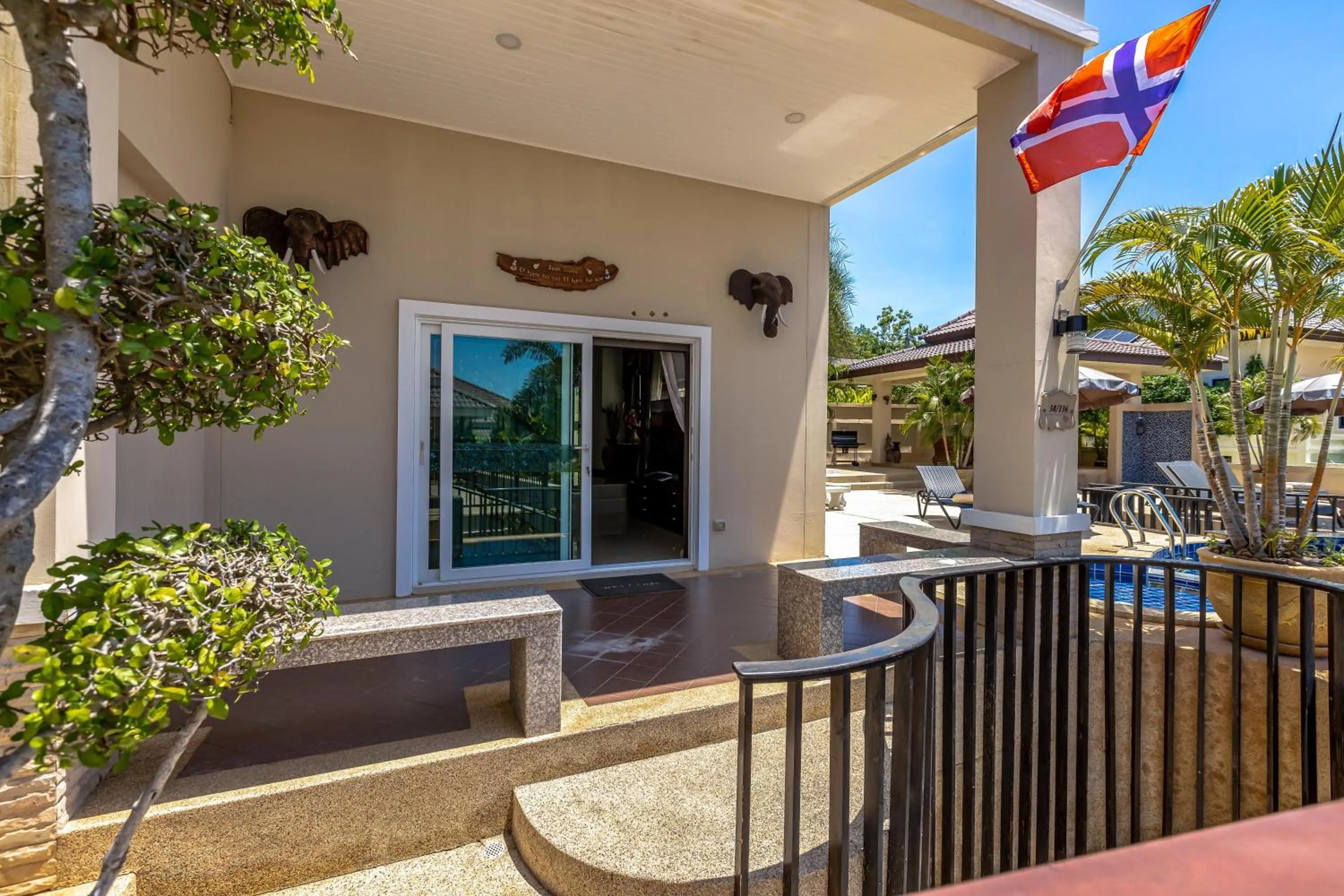 5 Bedroom Pool Villa Close To Town H5