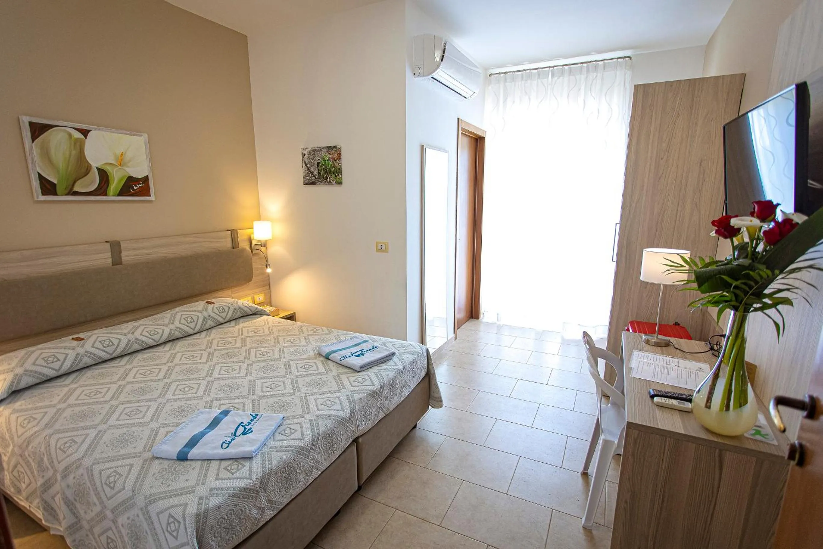 Photo of the whole room, Bed in Aia Grande