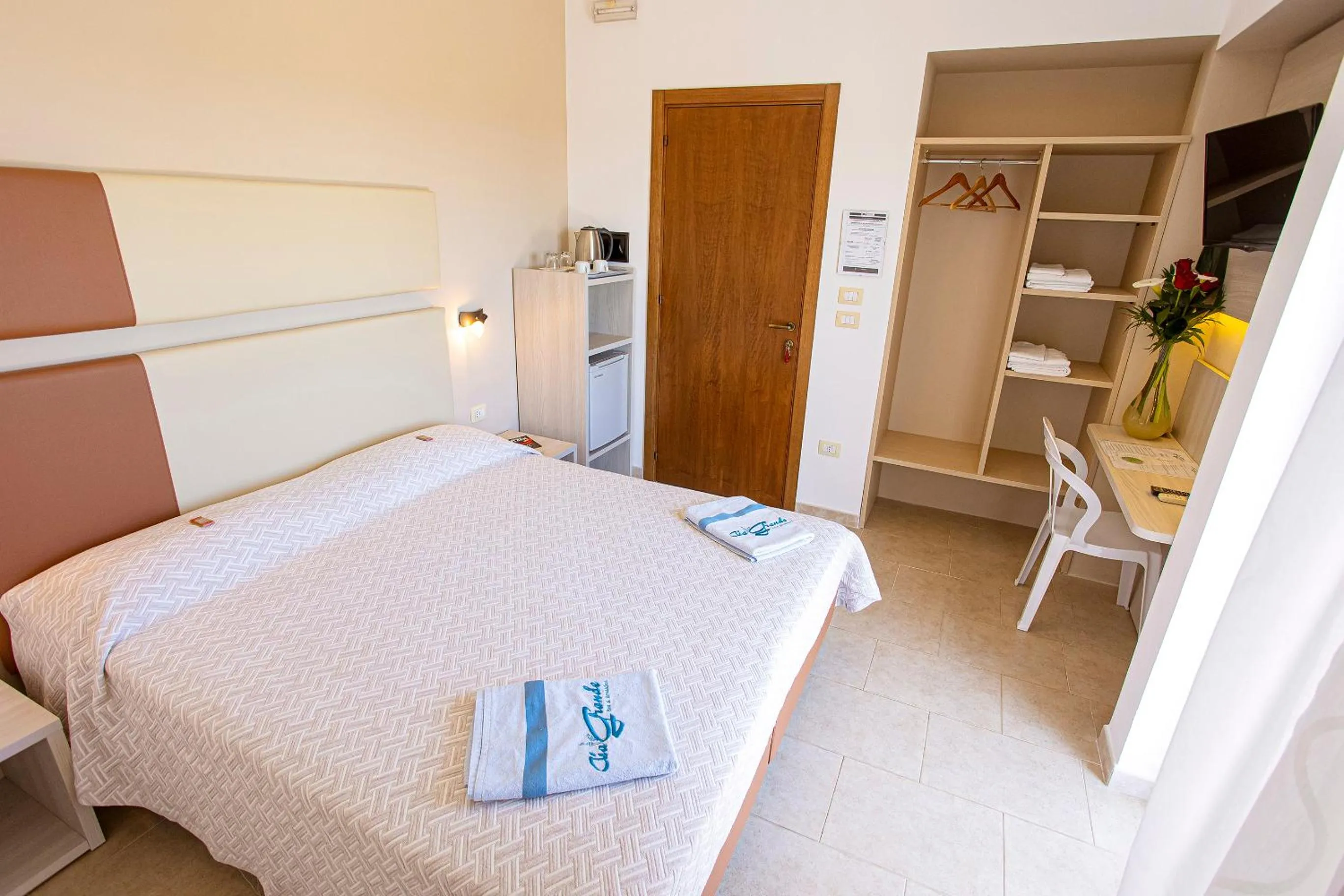 Bedroom, Bed in Aia Grande