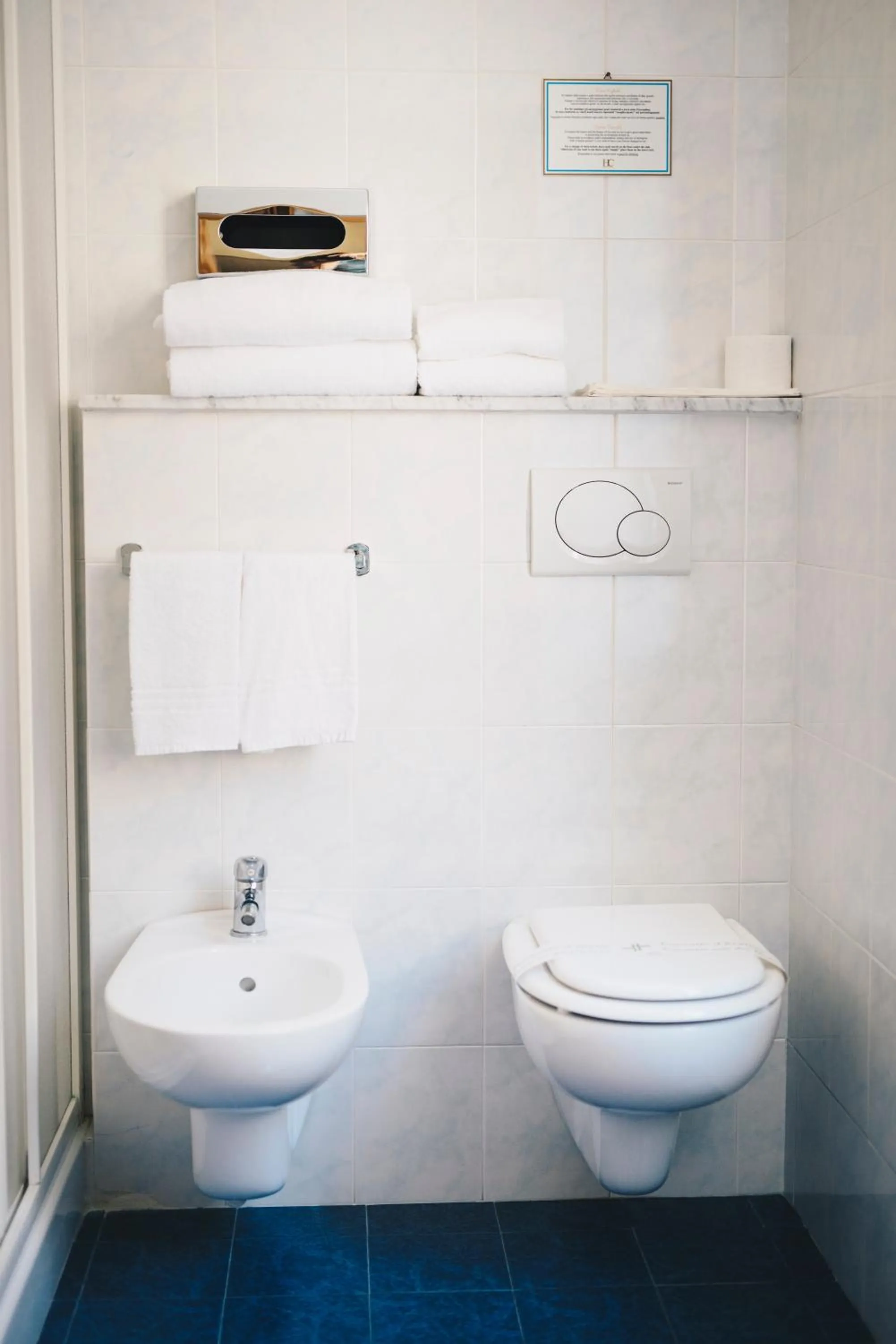 Bathroom in Hotel Corallo