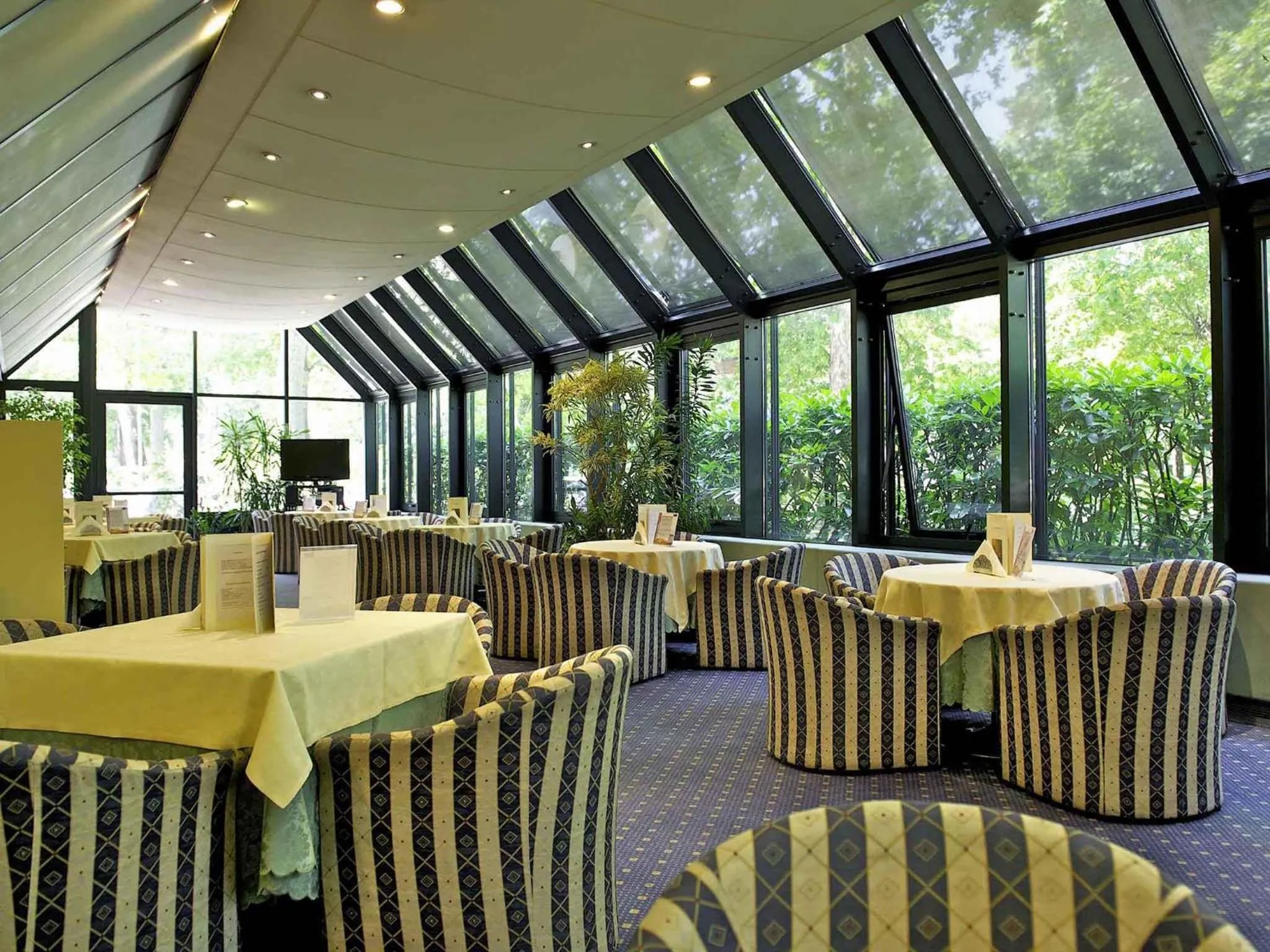 Lounge or bar in Mercure Reggio Emilia Centro Astoria