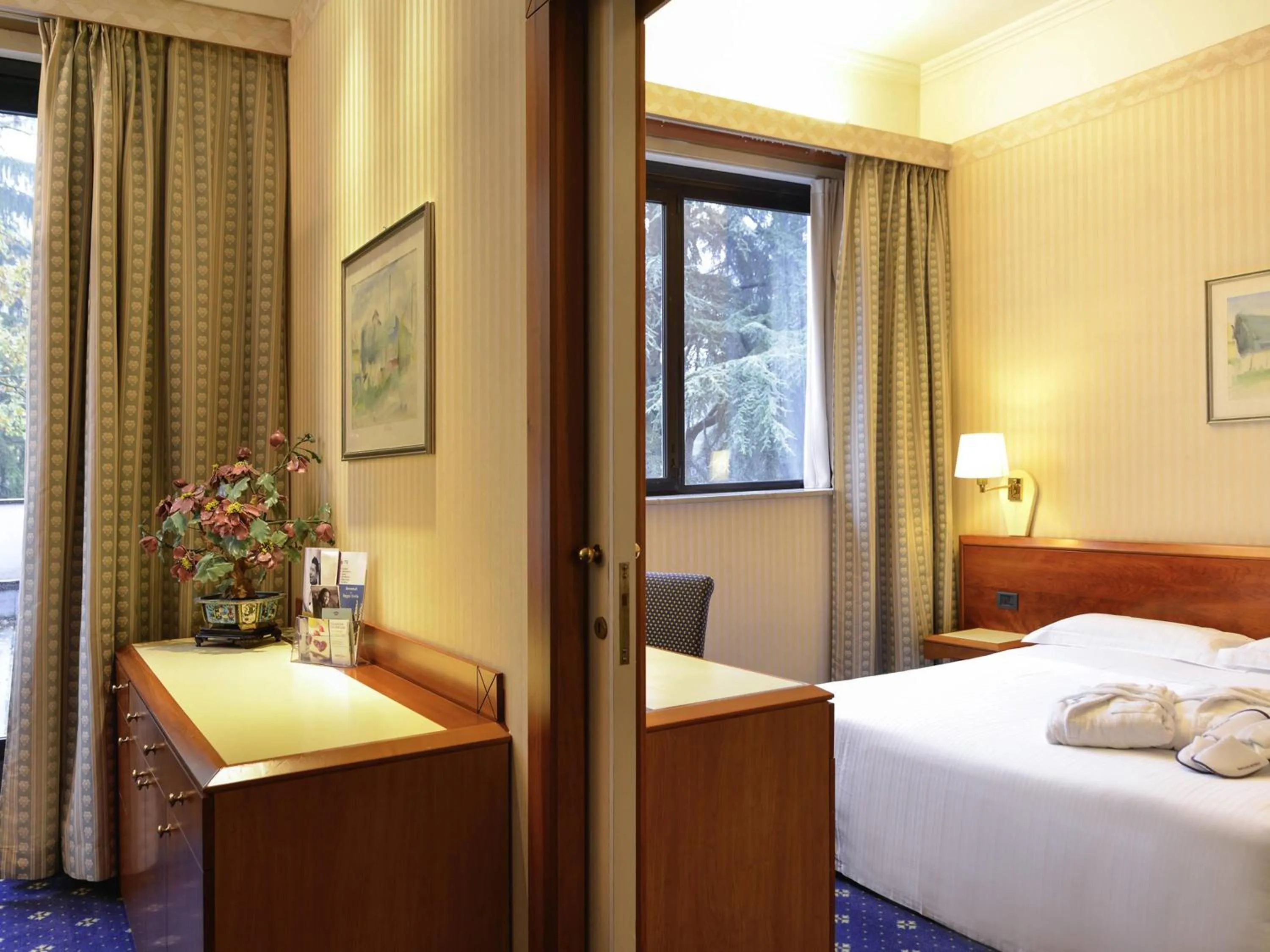 Bedroom, Bed in Mercure Reggio Emilia Centro Astoria