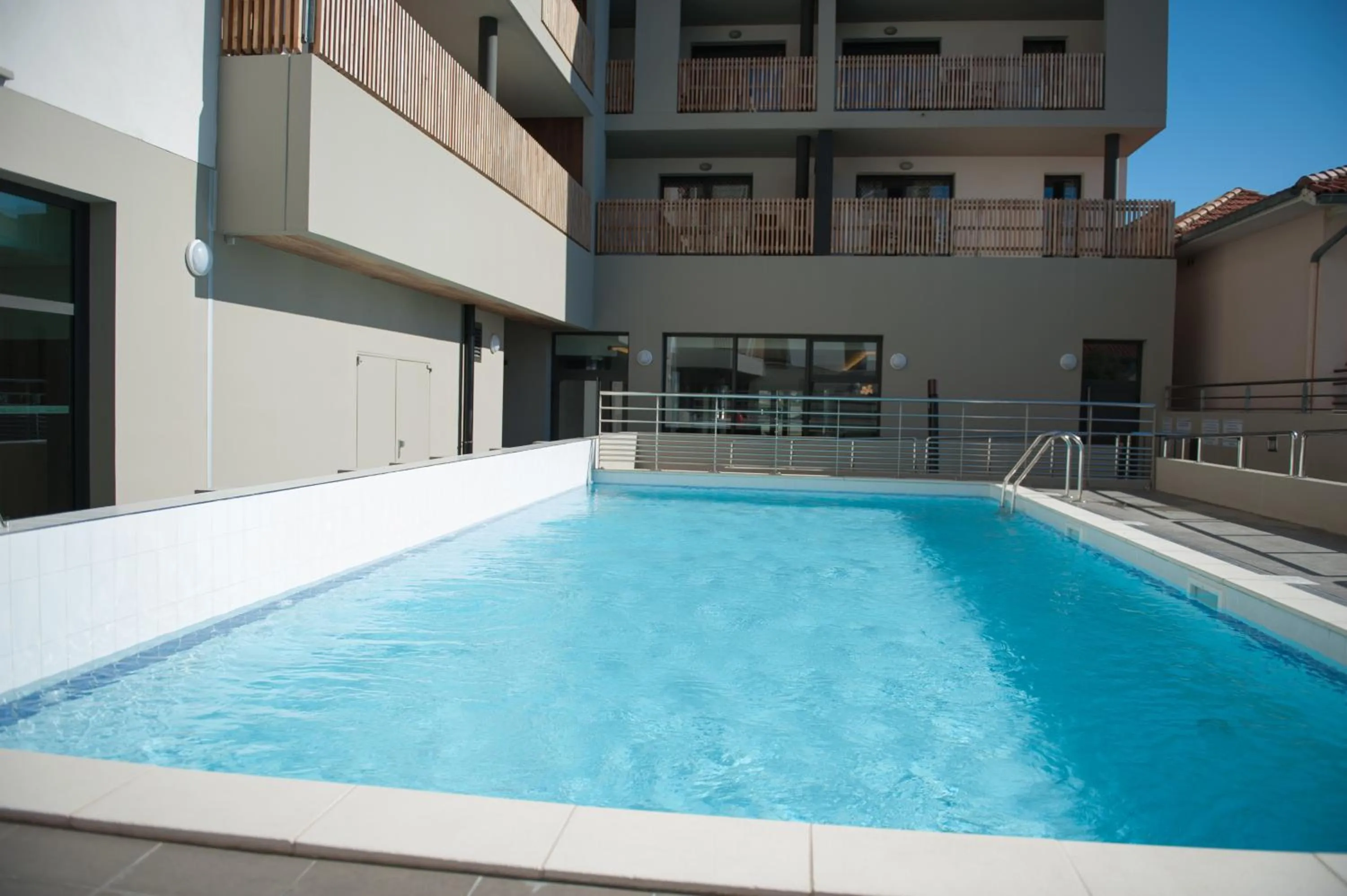 Swimming pool in Résidence Néméa l'Estacade