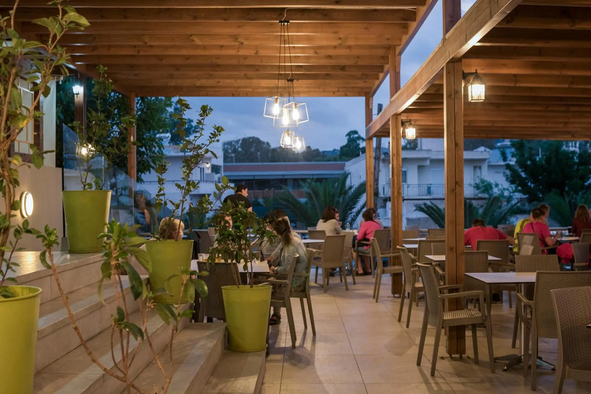 Restaurant/places to eat in Summer Beach Hotel