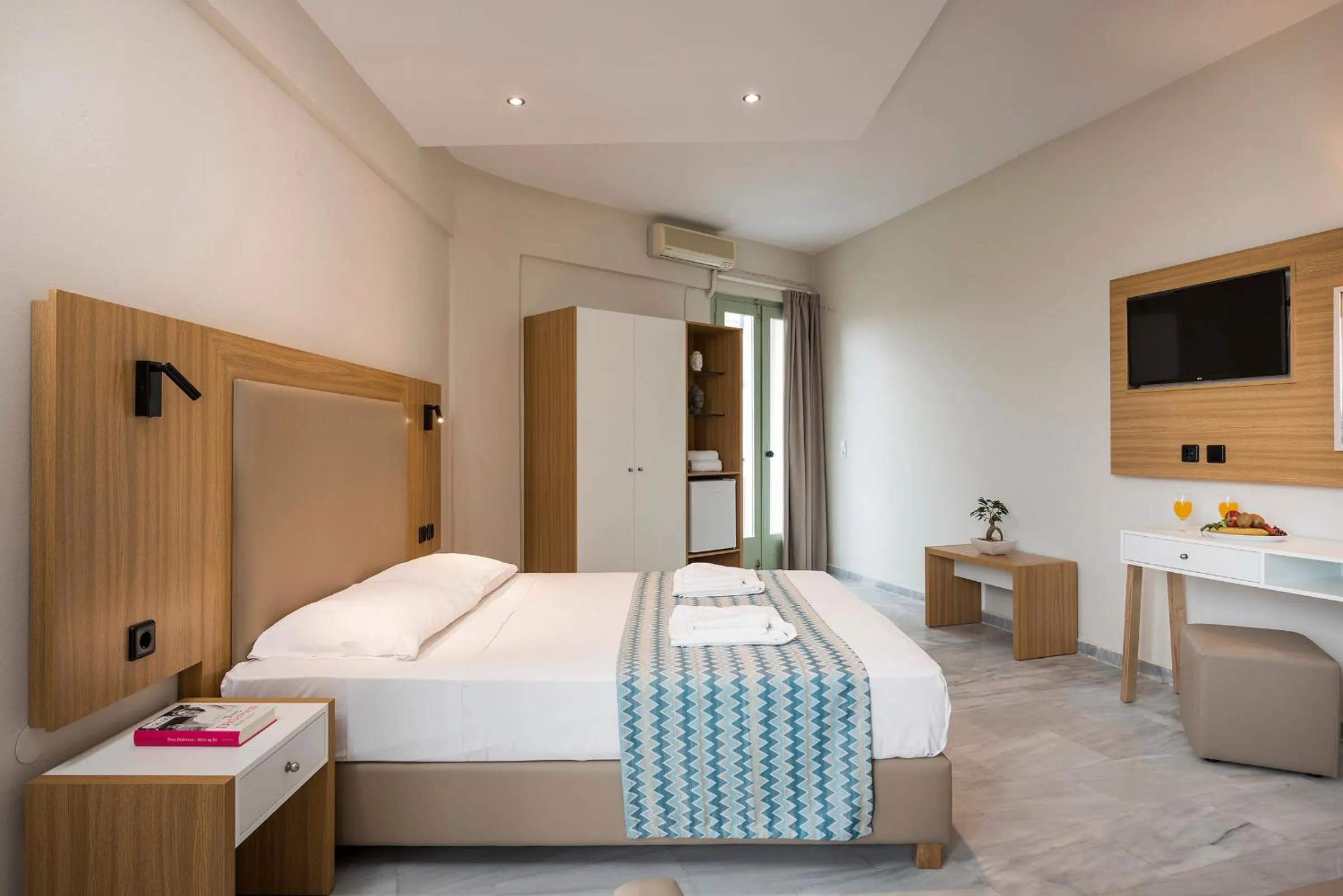 Bedroom, Bed in Summer Beach Hotel