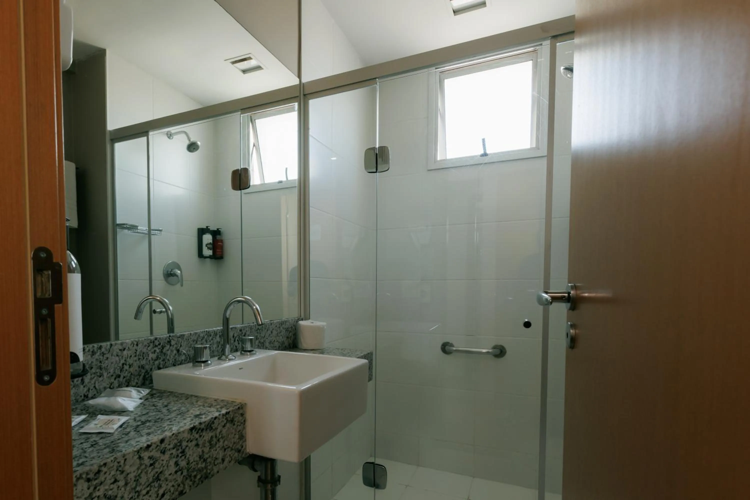 Bathroom in eSuites Belo Horizonte Minascasa