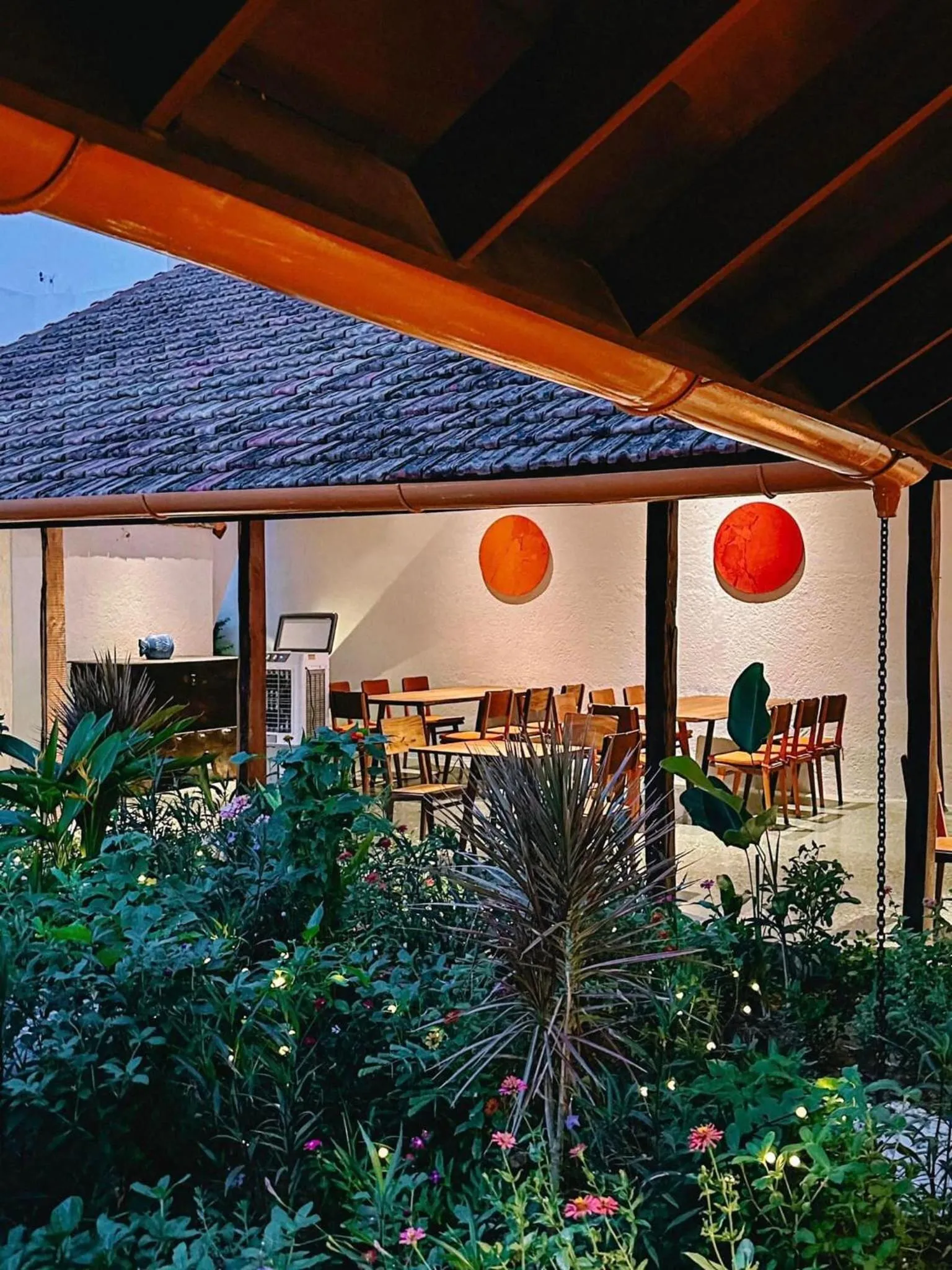 Restaurant/places to eat in Green World Hotel Nha Trang