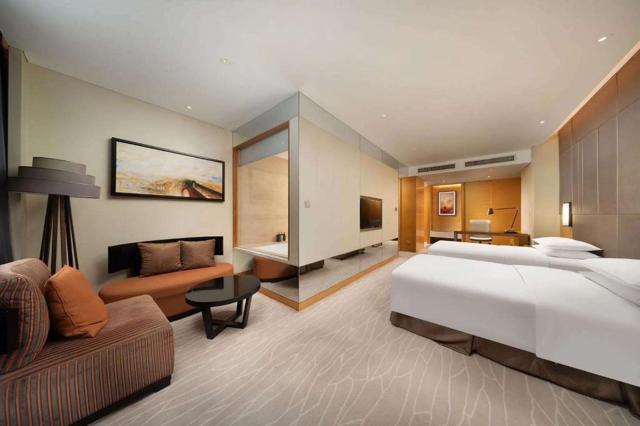 Photo of the whole room, Bed in Crowne Plaza Yangzhou by IHG