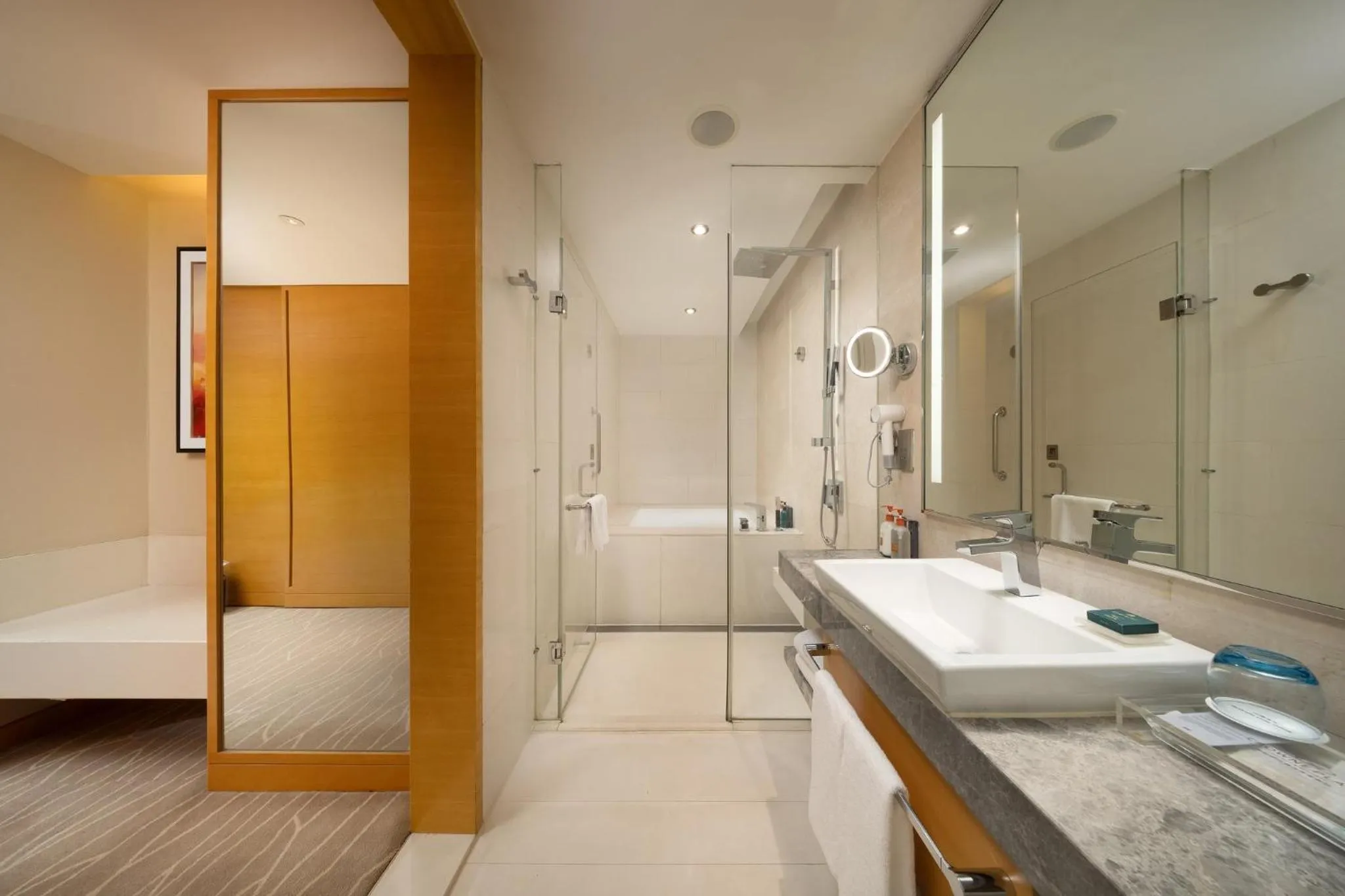 Photo of the whole room in Crowne Plaza Yangzhou by IHG