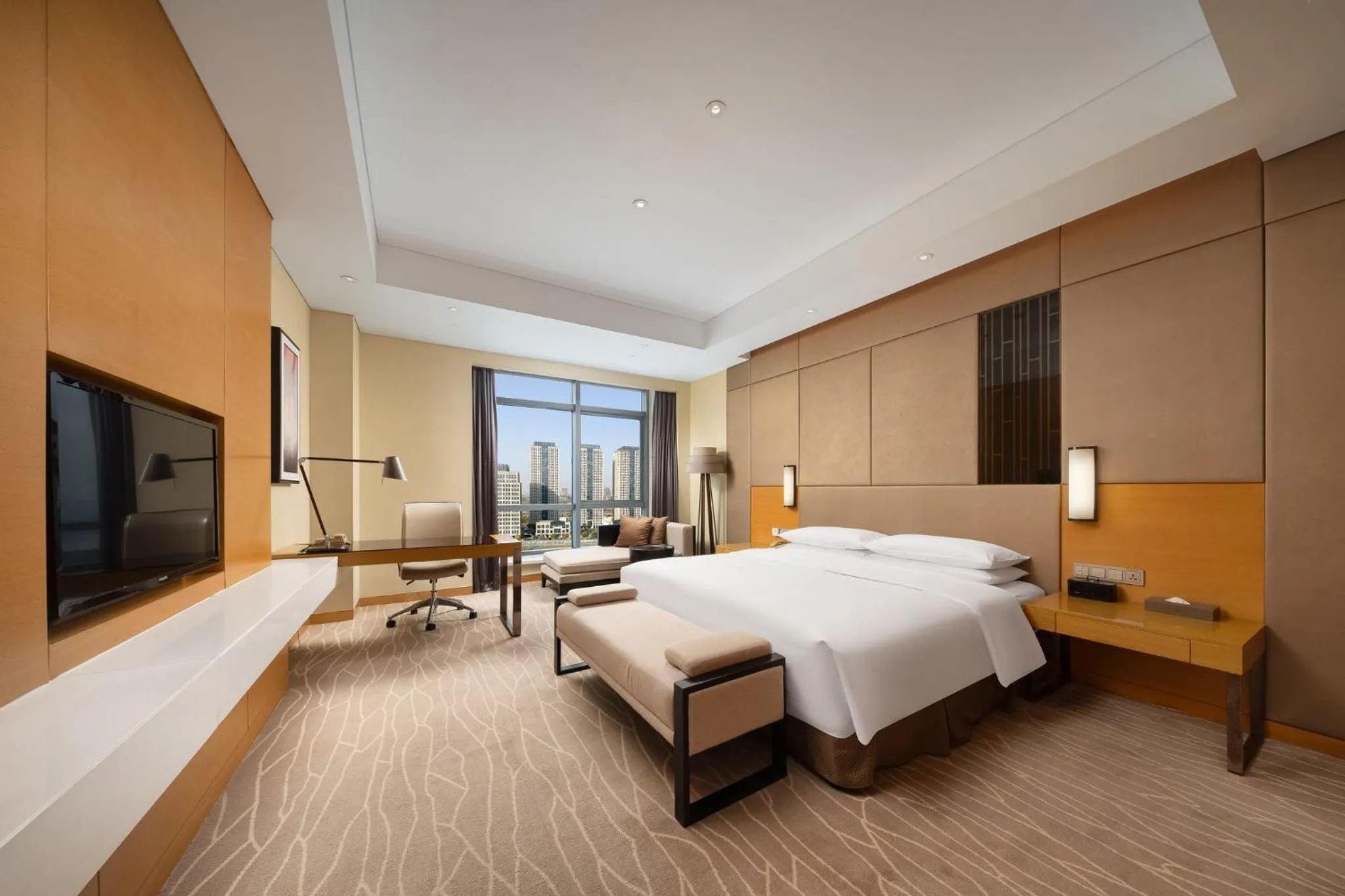 Photo of the whole room, Bed in Crowne Plaza Yangzhou by IHG